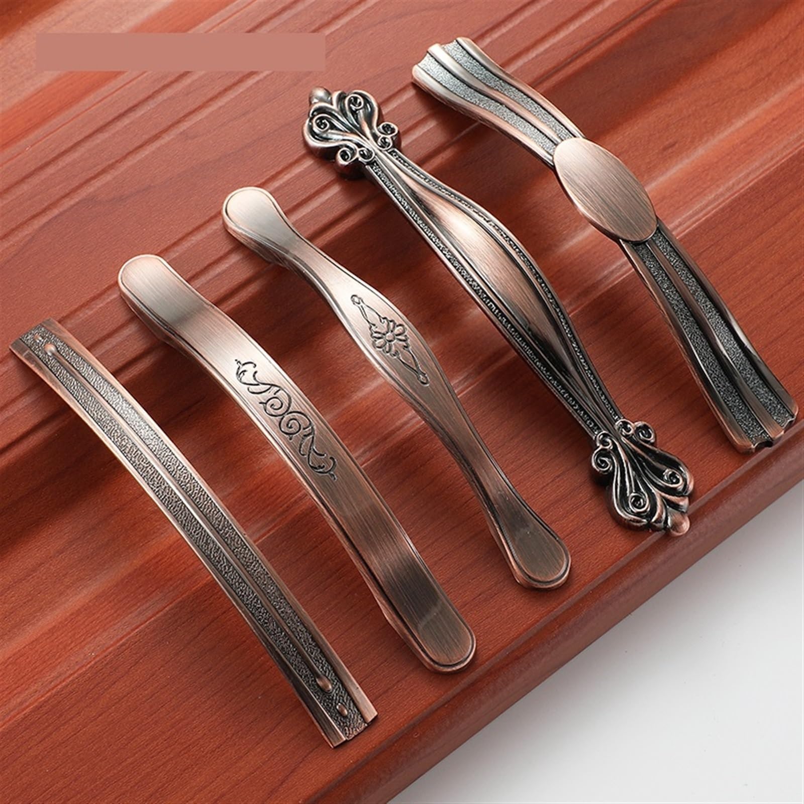 Poignée de cuisine en bronze rouge pour rénover vos placards de style Shabby Chic