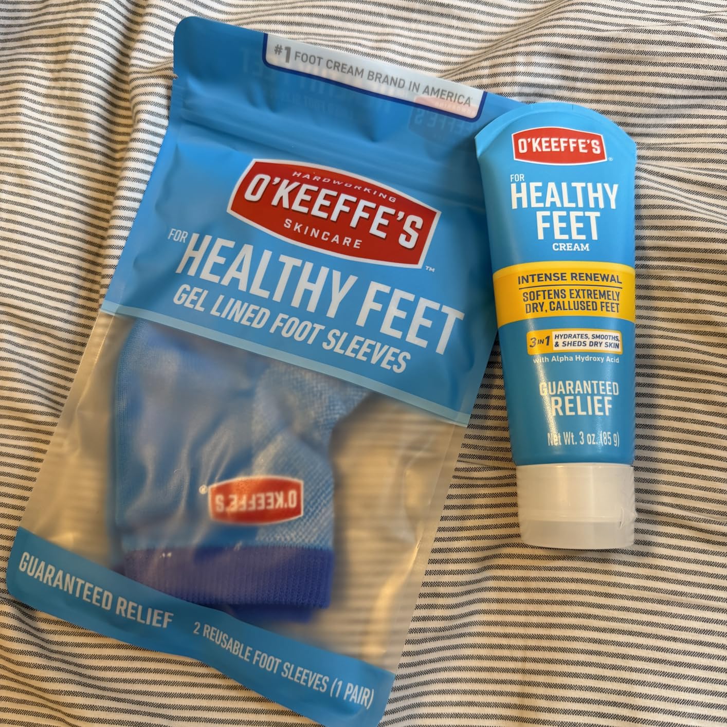 O'Keeffe's O’Keeffe’s for Healthy Feet Heel Repair Kit with Urea & Lactic Acid – (1 Pair) Reusable Foot Sleeves + 3 oz. Intense Renewal Foot Cream, Exfoliates & Softens Dry Heels