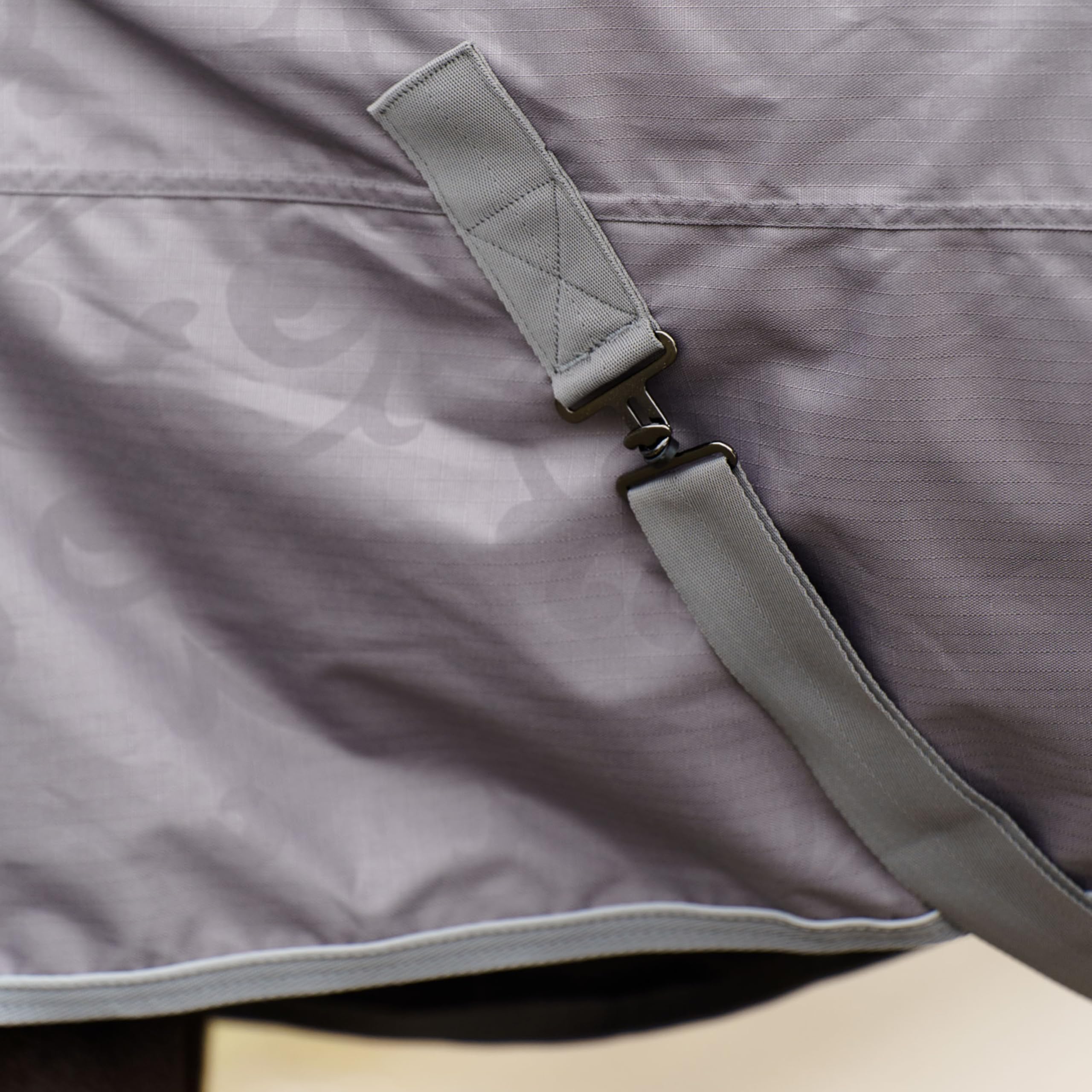Imperial Riding Manta IRH Super-Dry 100 g, Impermeable y Transpirable, poliéster 600D, Relleno de 100 g, Manta de Invierno Resistente para Caballos, diseño Elegante y Ajuste cómodo, Tornado, 115