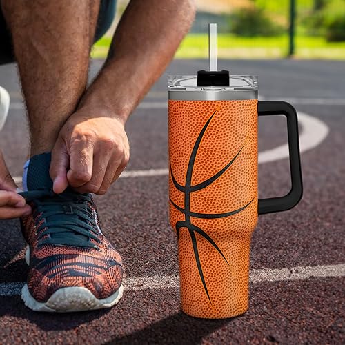 Miniatura 7 de SANDJEST Vaso de baloncesto con asa, tapa de 40 onzas y popote, taza de café aislada, regalos para hombres, niños, jugadores, Navidad y cumpleaños