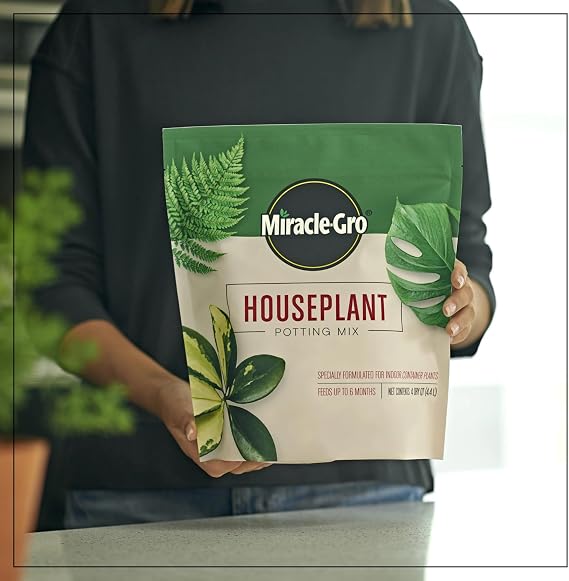 Miracle-Gro Houseplant Potting Mix, 4 qt. | Fertilized, Perlite Soil for Indoor Gardening, Designed to Be Less Prone to Gnats