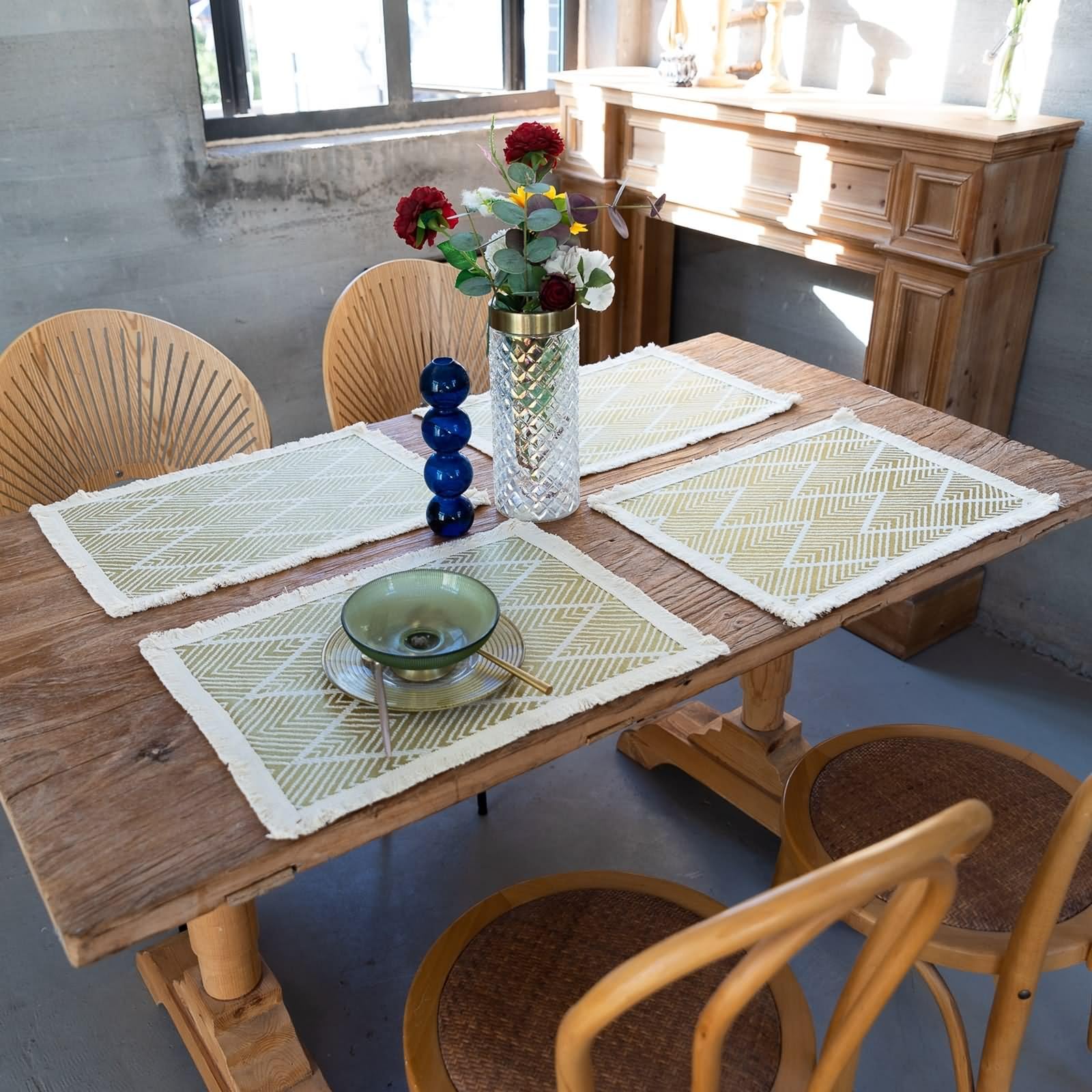 Set di 6 tovagliette all'americana invernali, 30 x 45 cm, motivo a righe ondulate con nappa, in poliestere e cotone, giallo e beige