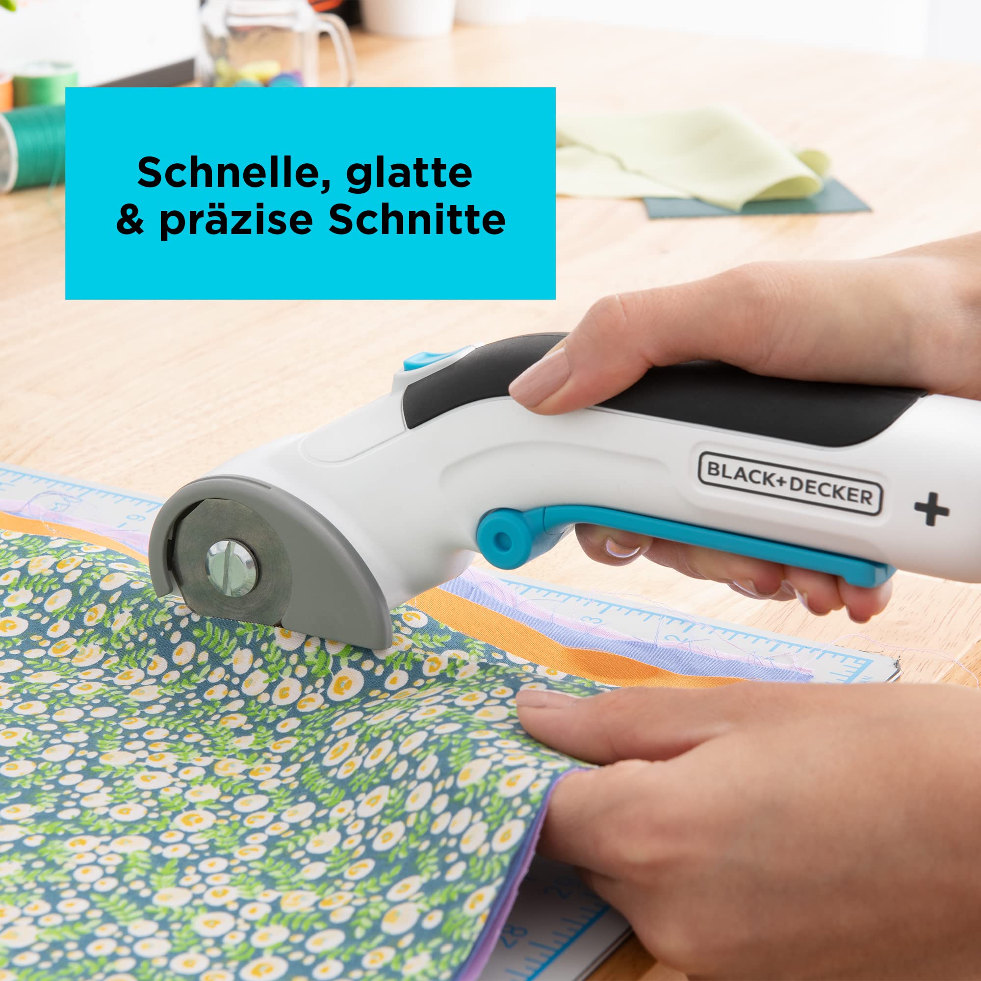 BLACK+DECKER 3.6V Universalschneider Akku (kabellos, Rotationsschneider für präzise Schnitte in Stoff, Papier, Pappe, Kunststoff, mit selbstschärfender Klinge, inklusive USB-C Ladekabel) Weiß/Blau