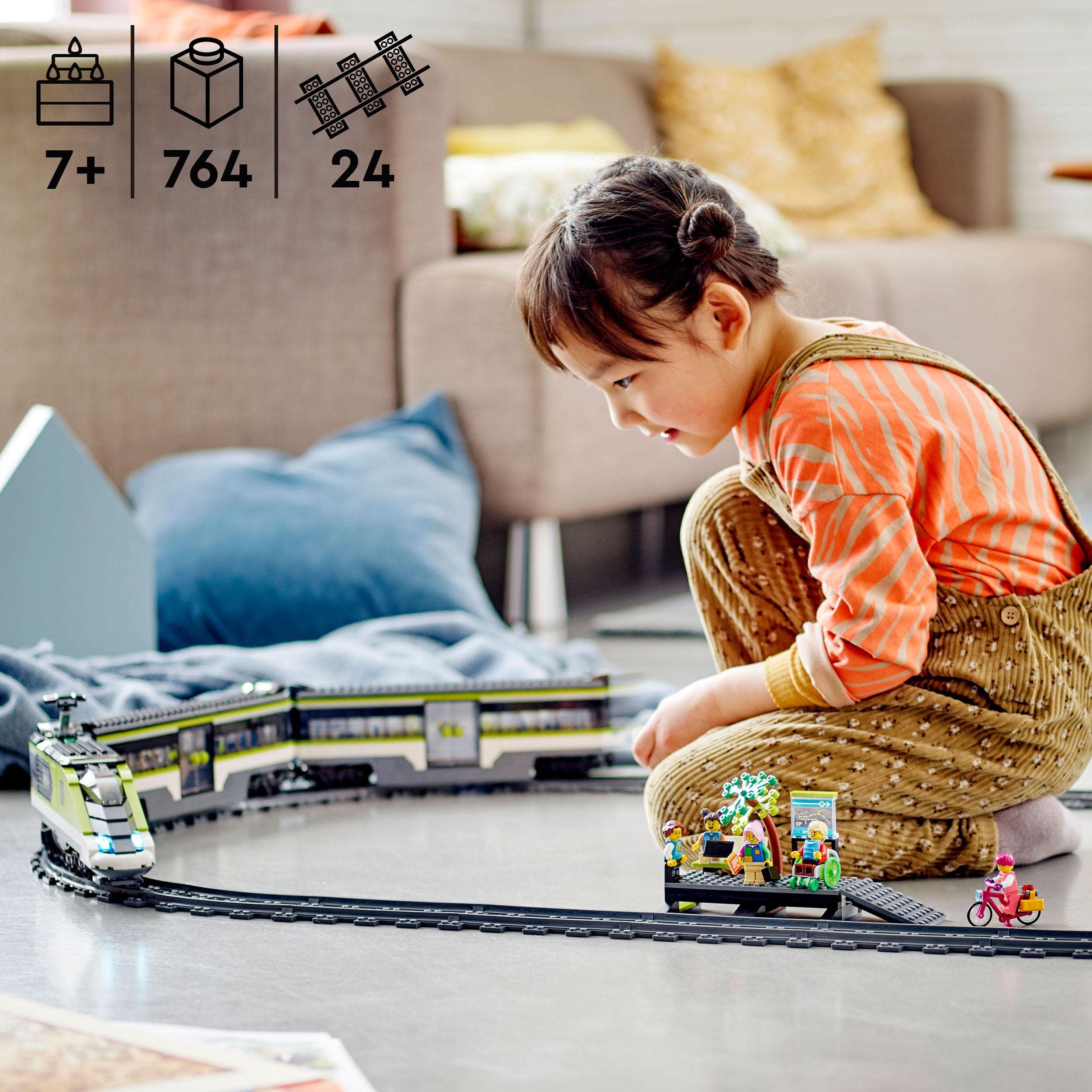 LEGO City Le Train de Voyageurs Express - Jouet Train Télécommandé avec Phares Fonctionnels, 2 Wagons, 24 Rails & 6 Minifigurines - Idée de Cadeau pour Garçon ou Fille dès 7 Ans 60337