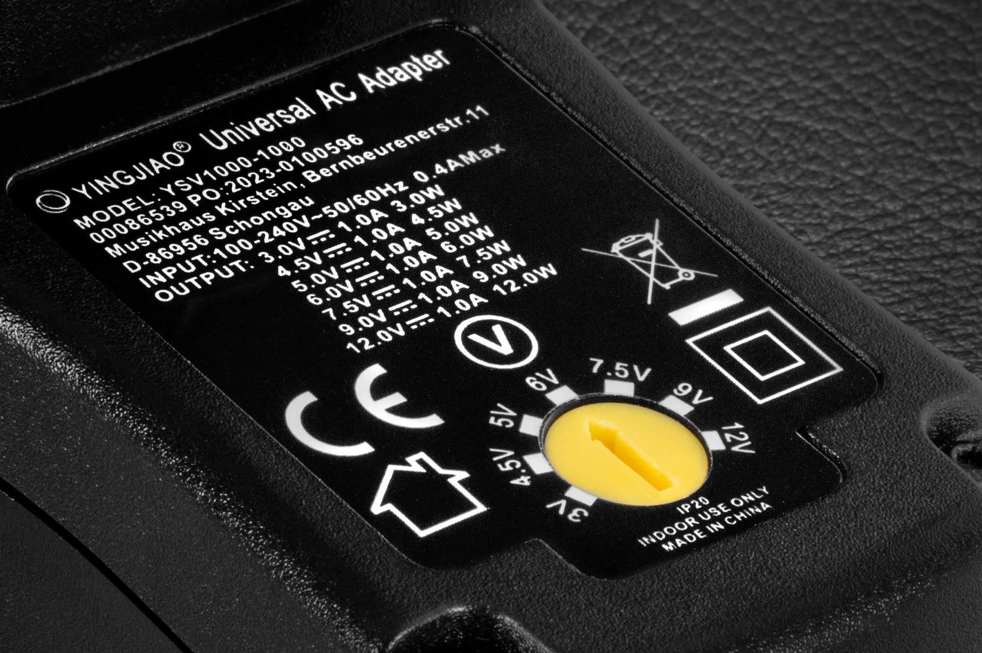 McGrey UAD-1000 Fuente Universal 1A para Dispositivos electrónicos. Corriente 1000 mA, Voltaje Ajustable 3-12V, polaridad Intercambiable. Incluye 8 adaptadores y Adaptador USB.