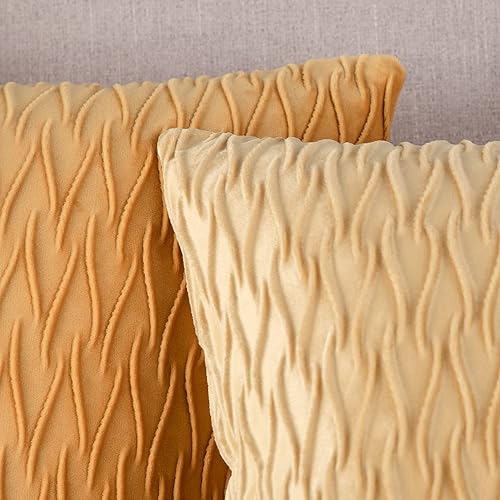 Miniatura 5 de MADIZZ Juego de 2 fundas de almohada decorativas de terciopelo súper suave de 18 x 18 pulgadas, cuadradas doradas con textura, estilo de lujo,