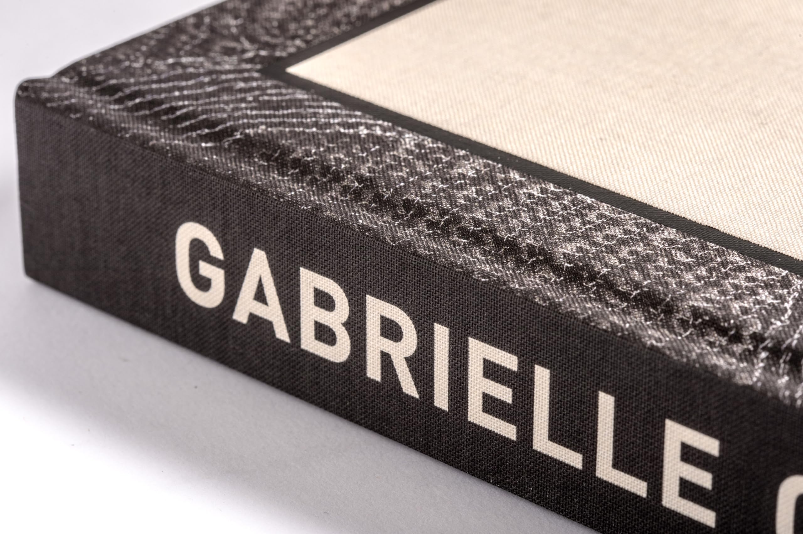 Gabrielle Chanel: deutsche Ausgabe - Gabrielle 'Coco' Chanel und ihre wegweisenden Entwürfe - mehr als 180 Looks, dazu Schmuck, Accessoires, Kosmetika und Parfums