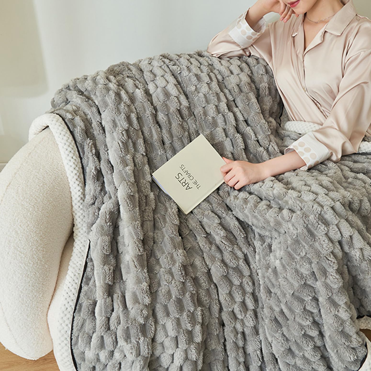 LGYKUMEG Grey Fur Throw 120x200cm, Two-Sided Fleece Blanket for Winter Bedspread, Sofa and Couch Blanket - Image 2