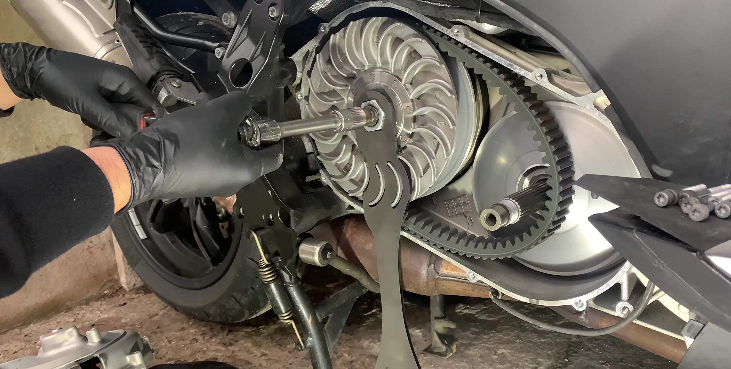 Easyboost Chiavi Blocca Variatore Frizione Correttore per BMW C600 e C650 Strumento Attrezzo Essenziale Smontare Cambiare Rulli Cinghia di Trasmissione Molla di Contrasto - Revisione