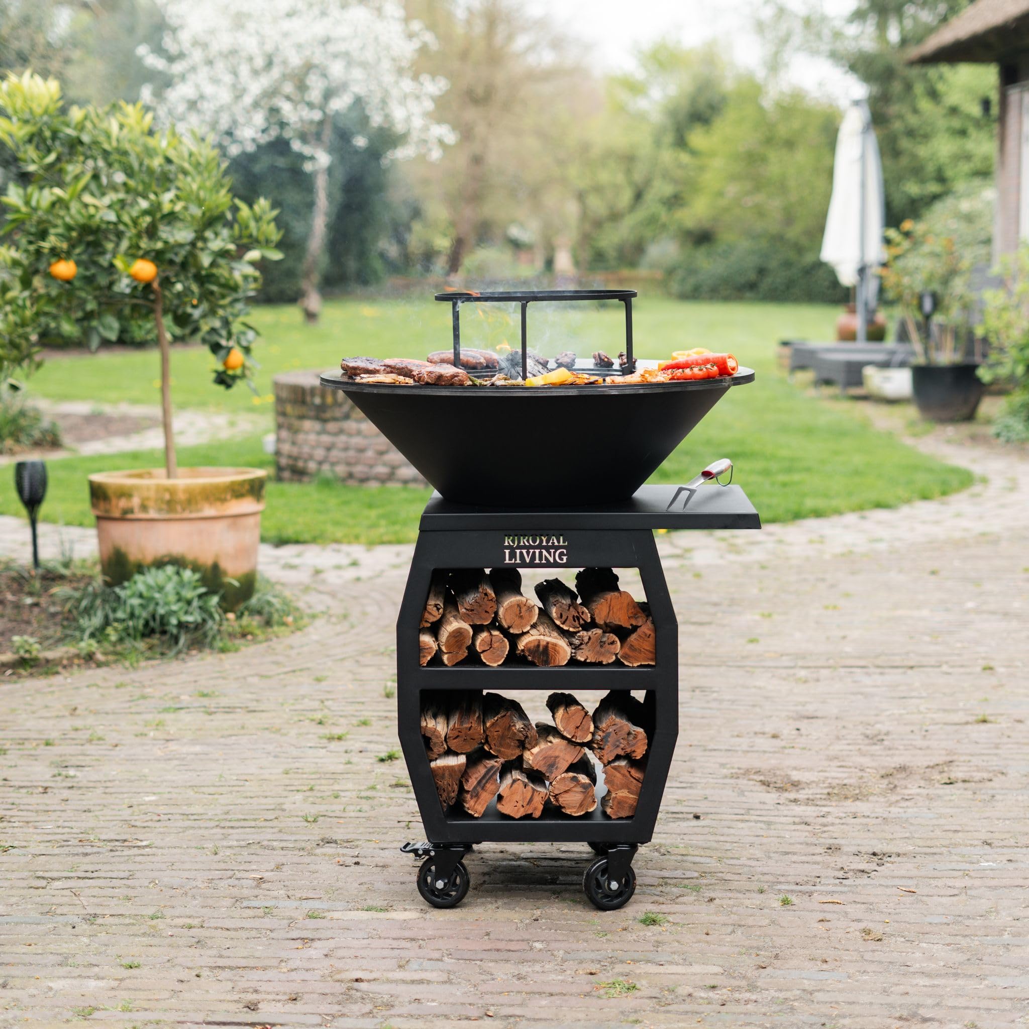Barbecue Plancha Grill Companero 2.0 XXL Blackline, 80 x 80 x 112,5 cm, anello per barbecue, anello del fuoco, braciere con piastra del fuoco, completo, fusto per grill, cestino del fuoco, piastra