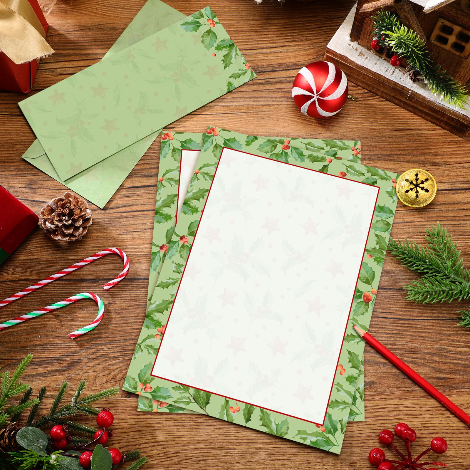 Chiisong 160 piezas de papel de papelería de Navidad con membrete y sobres, 80 sobres de papel de acebo de hiedra de Navidad, 80 sobres de día festivo para notas, tarjetas de felicitación, invitación,