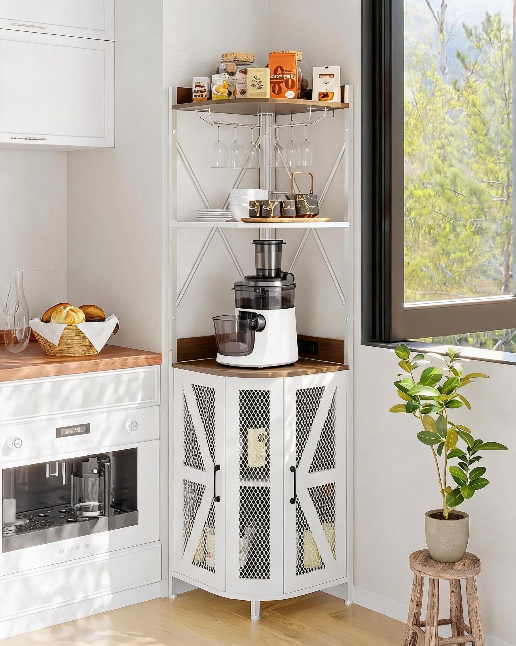 Armoire à Vin d'Angle Avec Prise électrique, Meuble Bar De Style Industriel Avec Bande LED Et Porte-Verres, Buffet En Bois à 4 étagères Pour La Maison Et Les Petits Espaces, Porte En Treillis