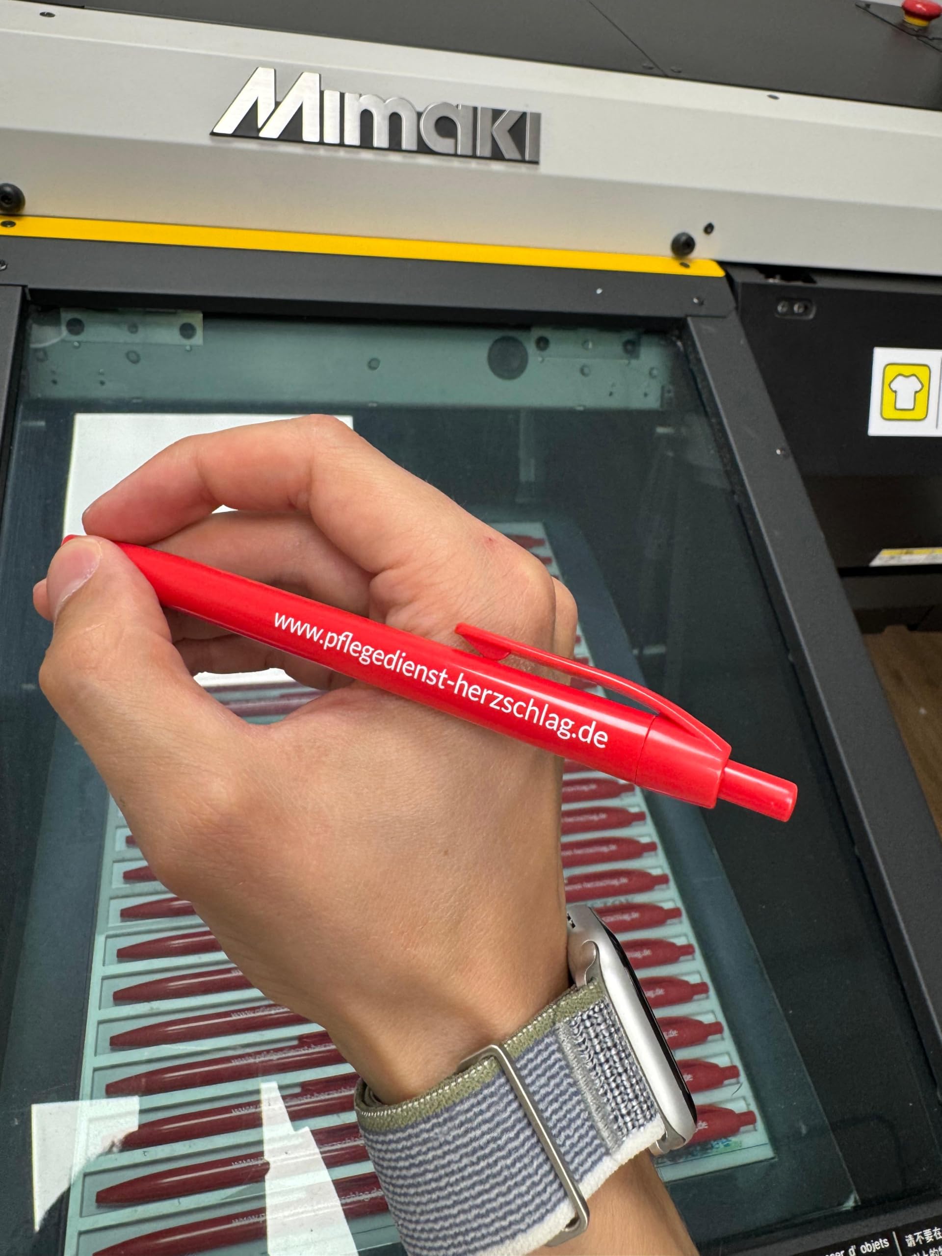 Lot de 100 stylos personnalisés avec logo et texte Stylos à bille publicitaires en couleur Impression UV haute qualité Idéal pour entreprises, événements, mariages et cadeaux Rouge