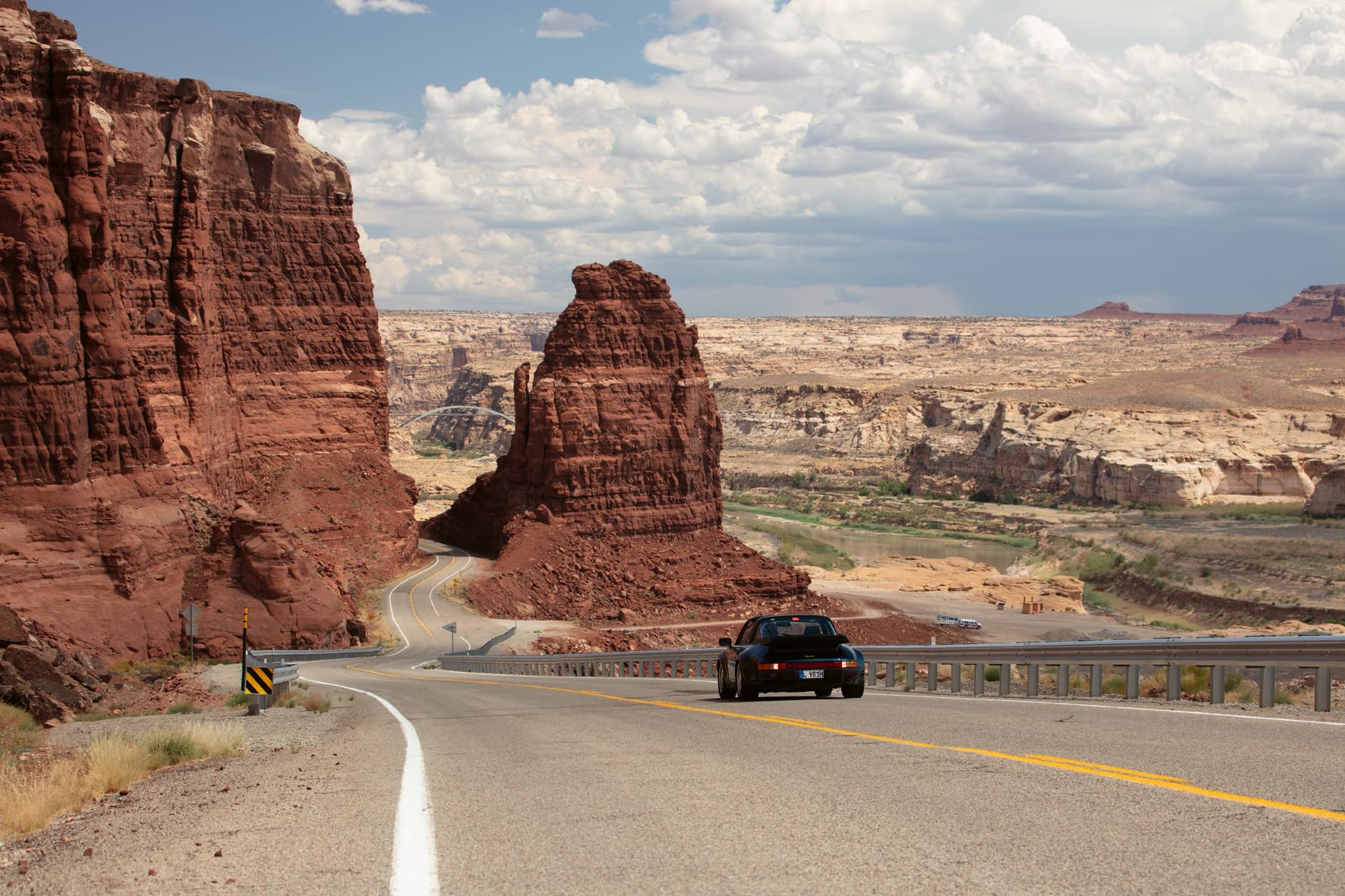 Porsche Escapes /anglais: From Mountain Passes to Coastal Highways