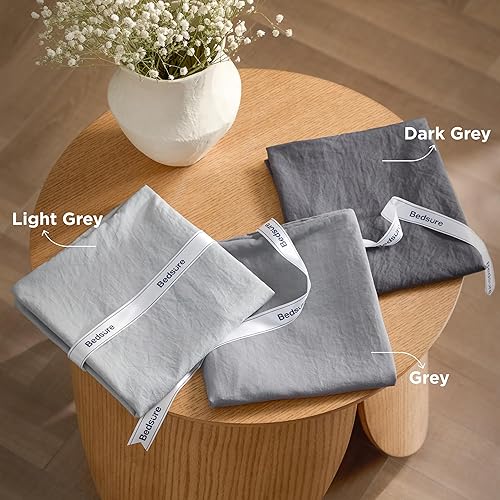 Miniatura 8 de Bedsure Juego edredón suave prelavado tamaño Queen, uso 365 días, cálido relleno alternativo GentleSoft, 1 edredón ligero (90x90 pulgadas) y 2