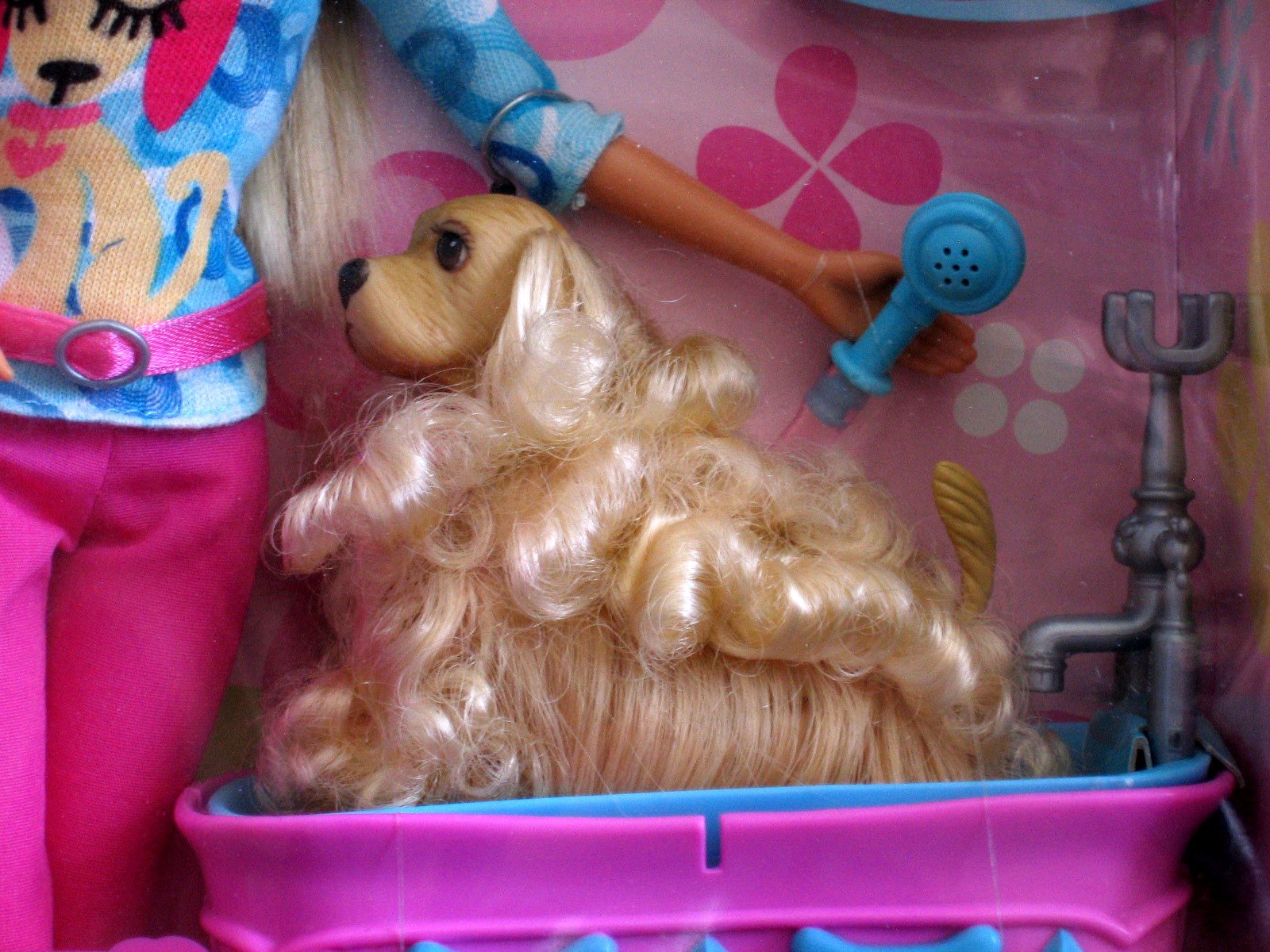 Amazon.co.jp: Stylin' Pup BARBIE Doll w Colour Change Pup