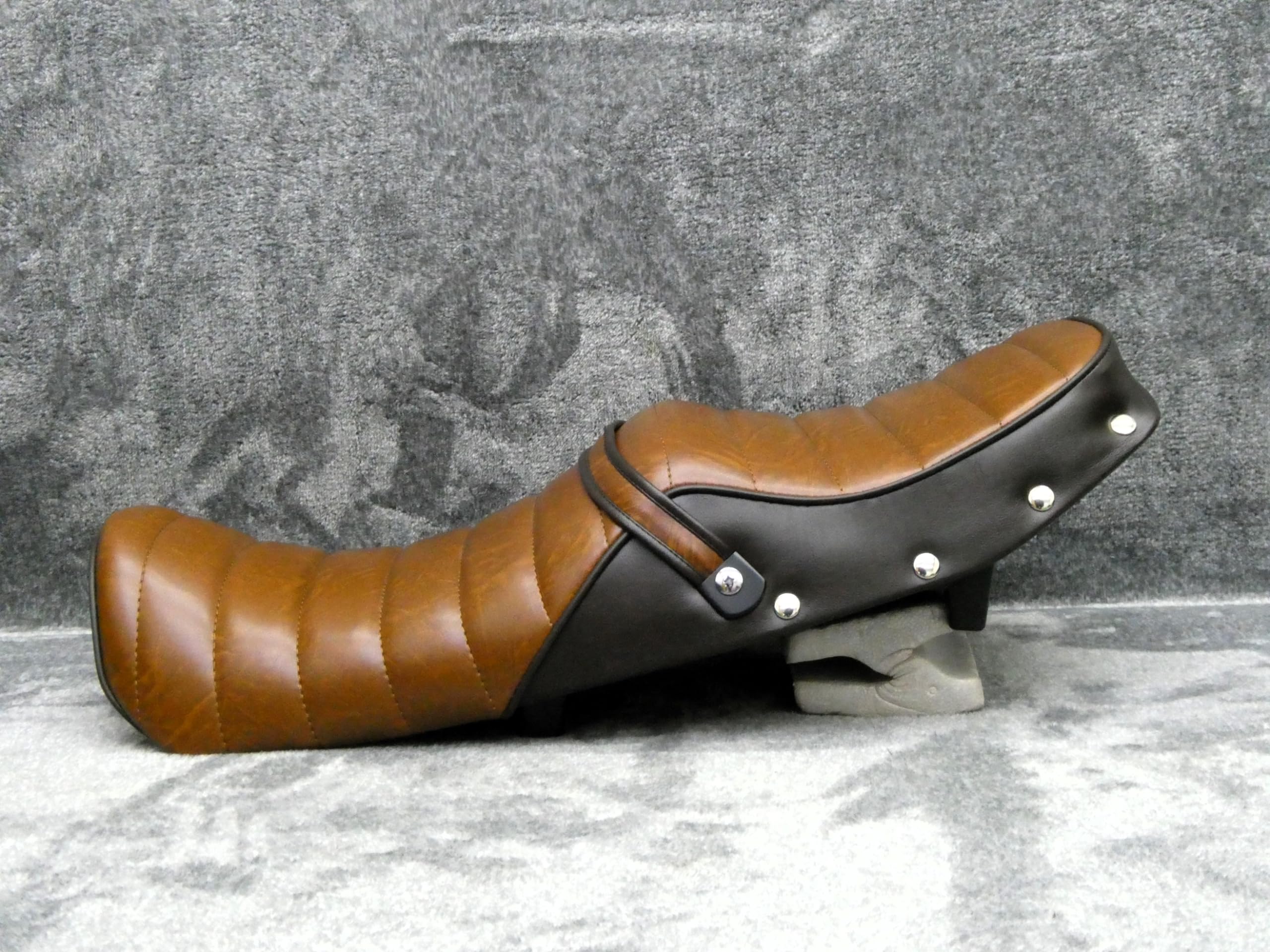 Amazon | XJR400R 後期 鋲打ち 茶ツートン タックロールシート