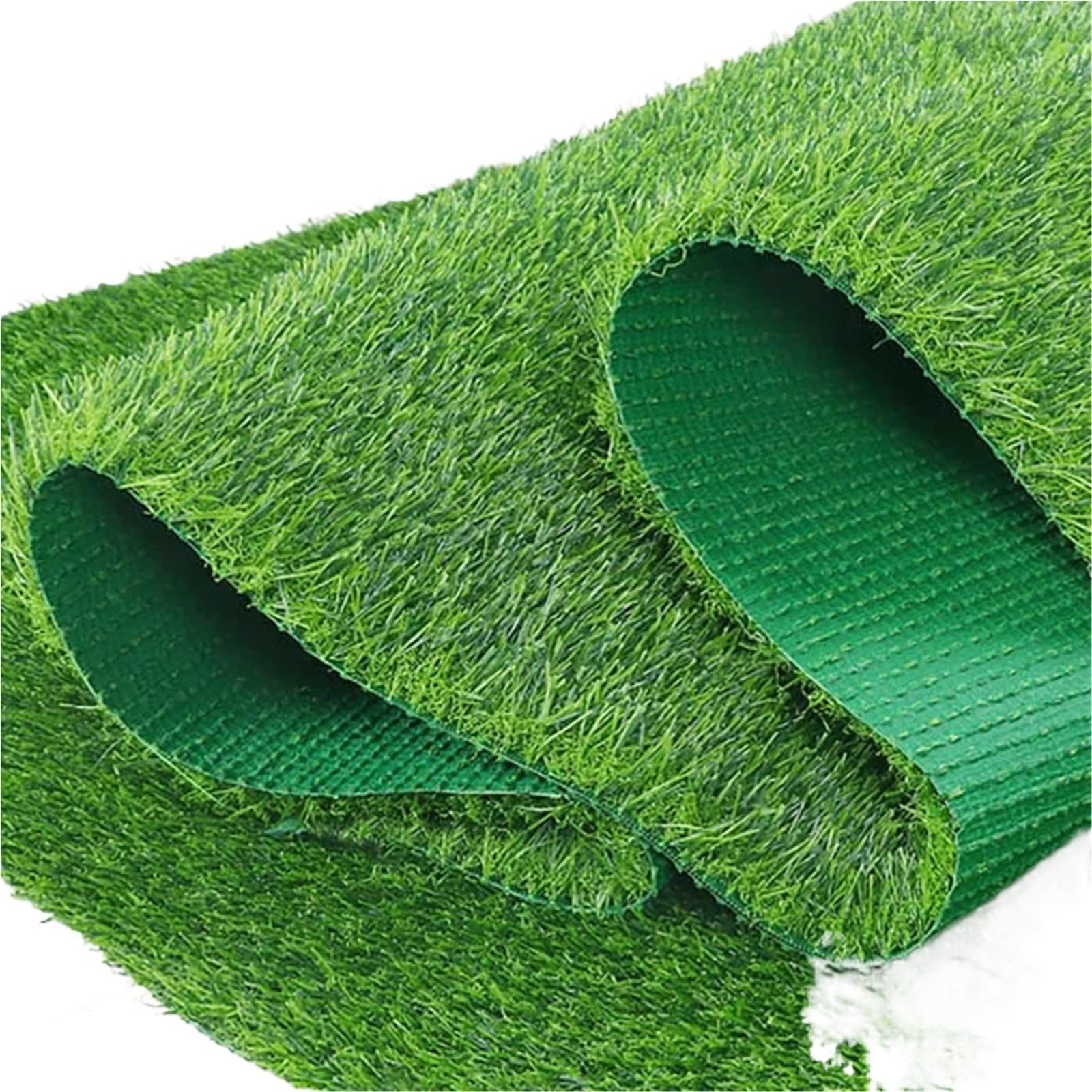 Gazon artificiel pour en finir avec la pelouse jaunie et la terre sur le balcon