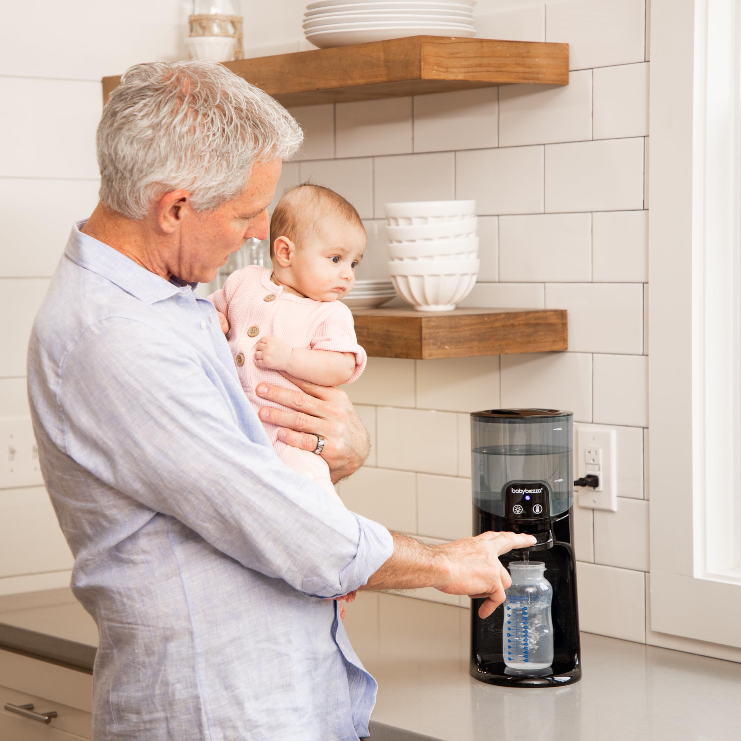 Baby Brezza Instant Warmer Chauffe-biberon/distributeur d'eau chaude Noir | Distributeur d'eau chaude disponible 24h/24 et 7j/7 pour un biberon prêt rapidement, alternative à une bouilloire électrique