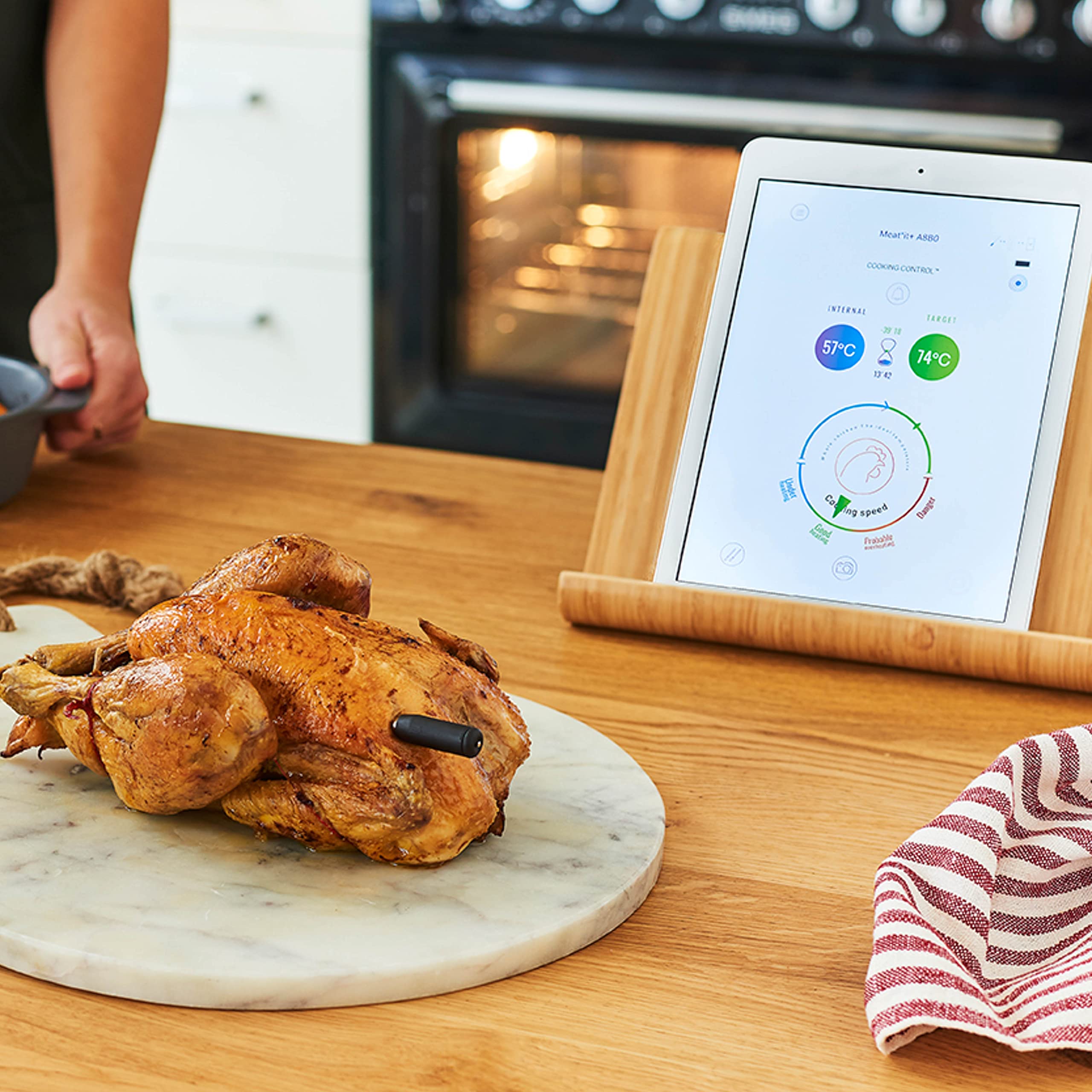 MASTRAD – Meat°it + – Sonde de Cuisson 100% Sans Fil – Thermomètre à Viande Connecté – Four, Barbecue, Poêle – Contrôle Température – Longue Portée – Bluetooth – Noir