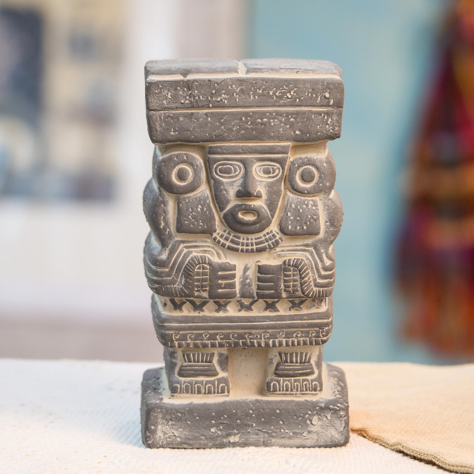 Escultura cerámica arqueológica gris de 6.75 pulg., 'Diosa Chalchiuhtlicue' miniatura 6