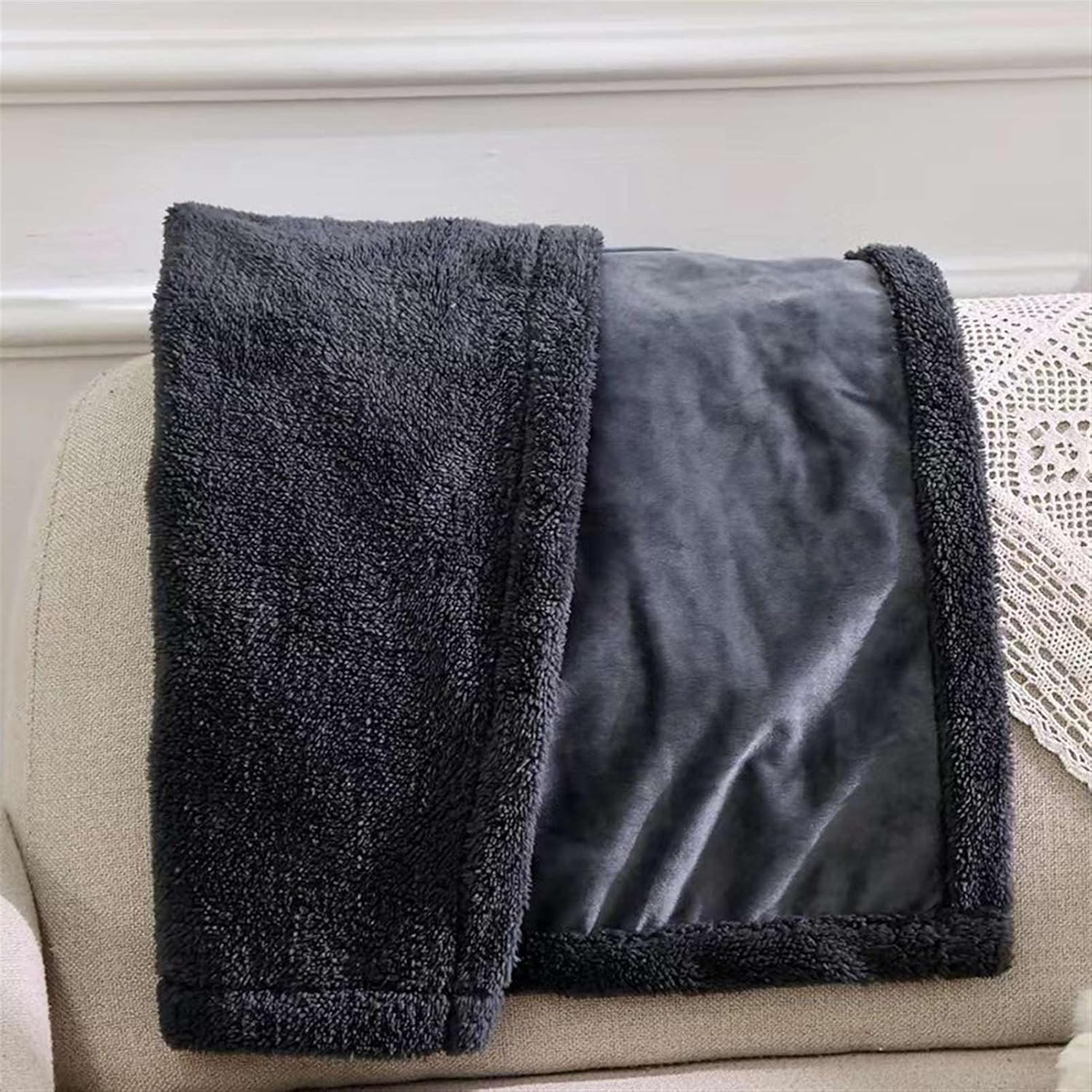Liveinu Waterproof Throw Blanket for Dogs & Indoor Cats, Slip Resistant Leakproof Couch Cushion Protector Indoor Furniture Cover, Black, 40"x60"