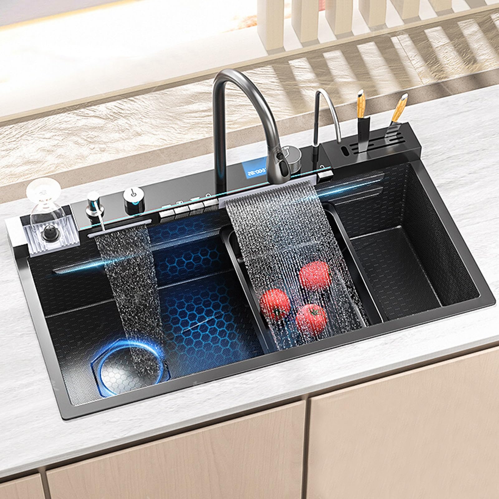 Évier de cuisine à deux cascades résolvant le manque d'espace de lavage