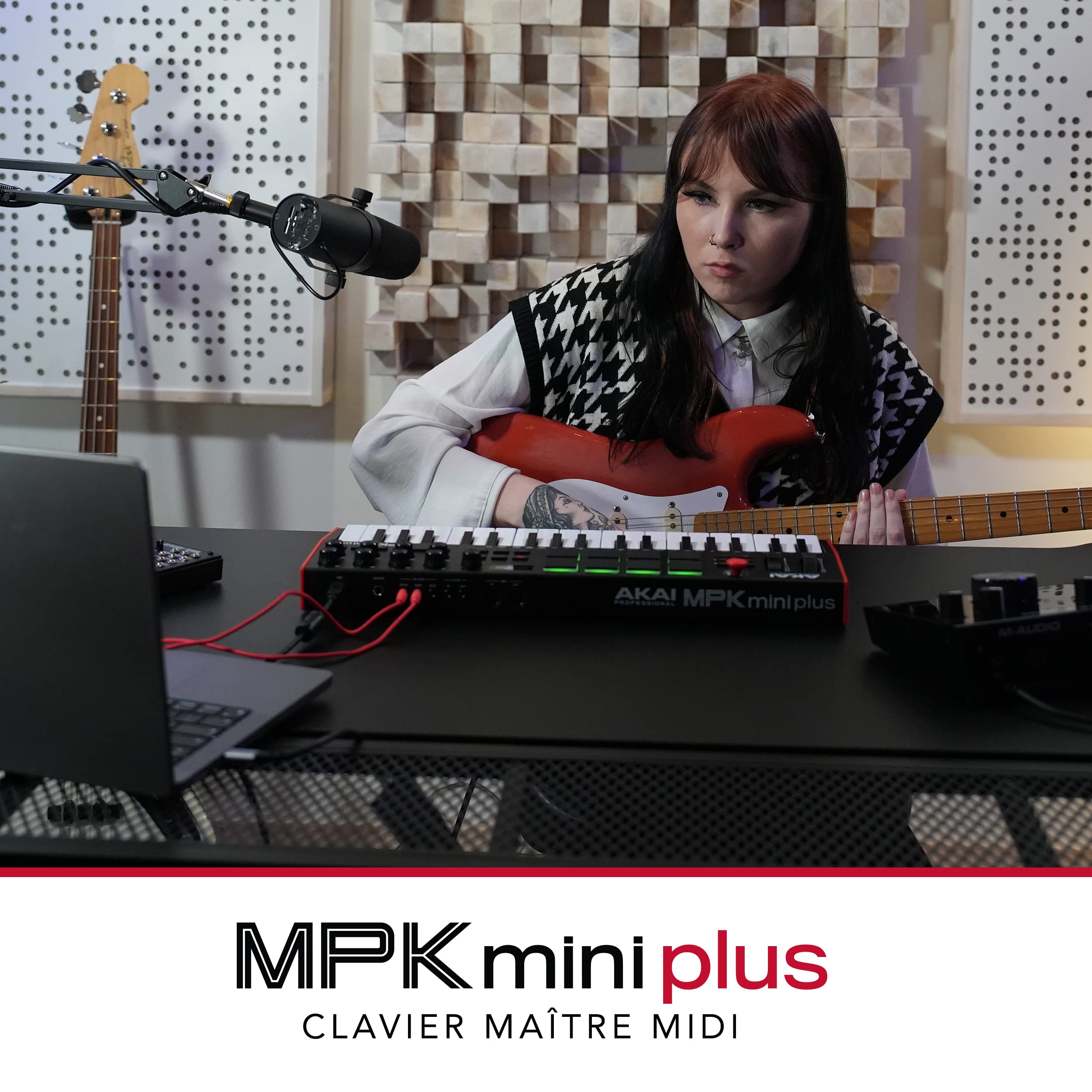 Akai Professional MPK Mini Plus - Clavier MIDI USB à 37 Touches avec Huit Pads MPC, Molettes, Logiciel de Production et Native Instruments Sound Package
