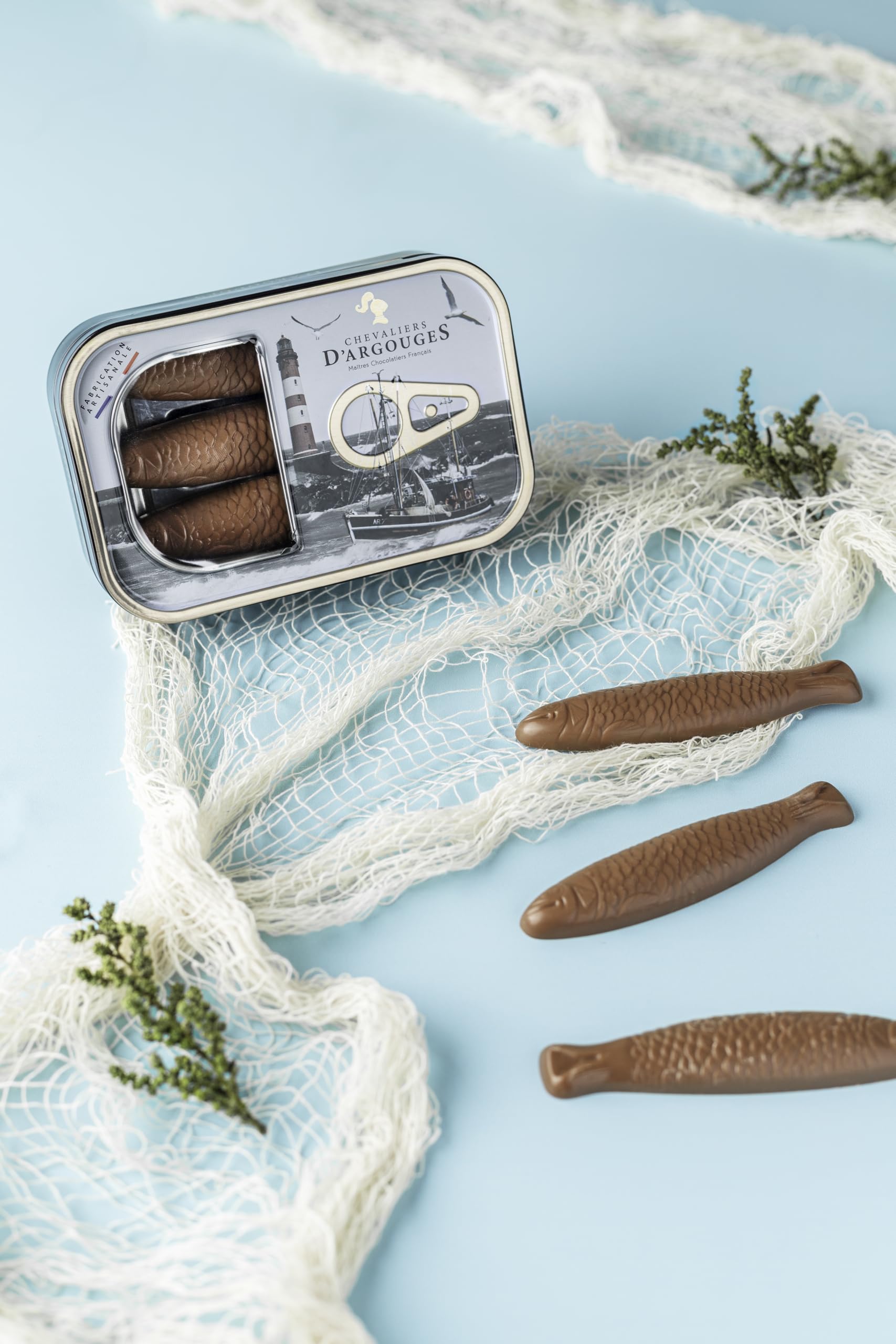 CHEVALIERS D'ARGOUGES Maîtres Chocolatiers Français - Boite sardines en chocolat - Souvenir de Normandie - 80g