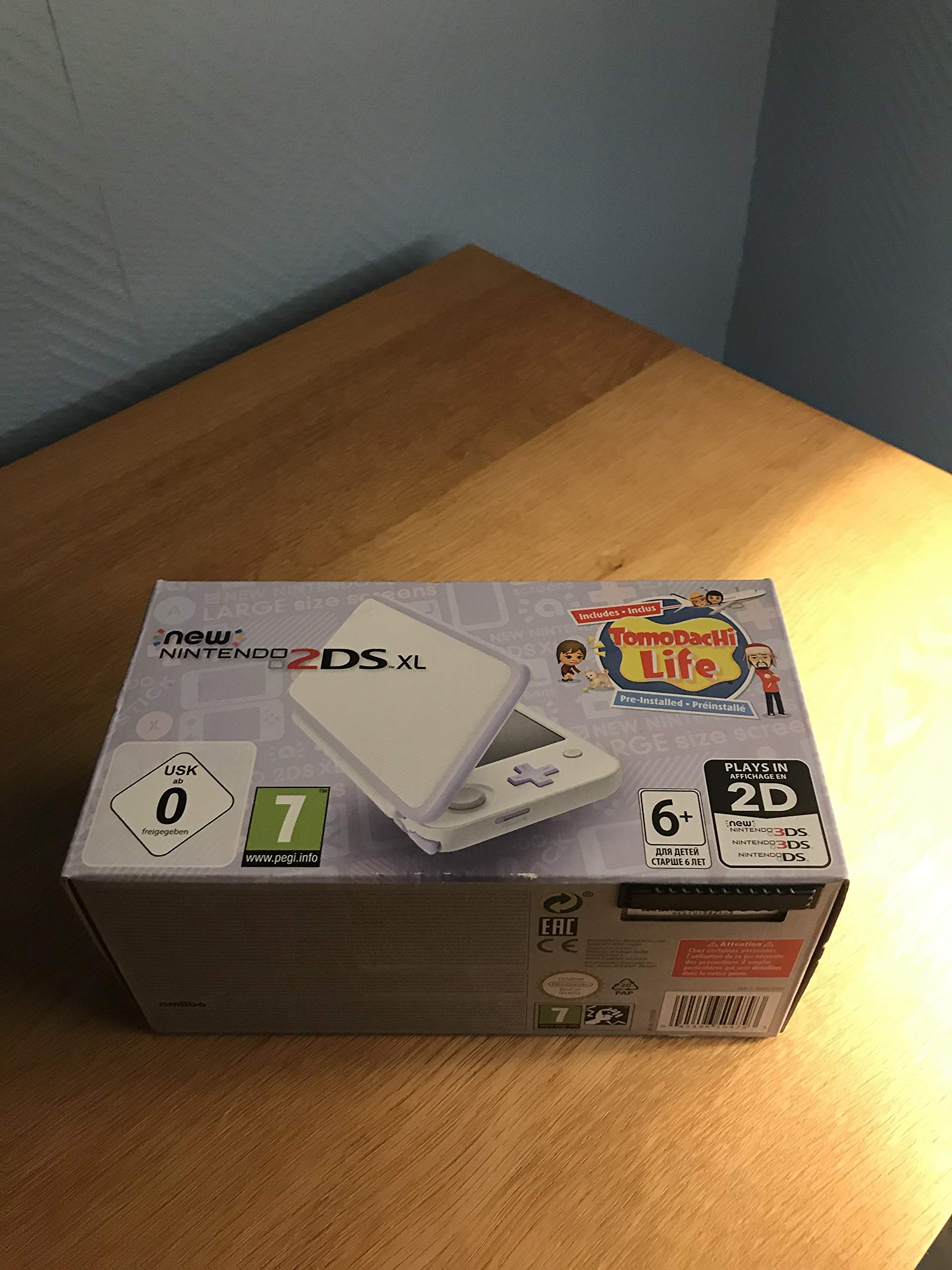 Nintendo New 2DS XL- Konsole Weiß/Lavendel + Tomodachi Life