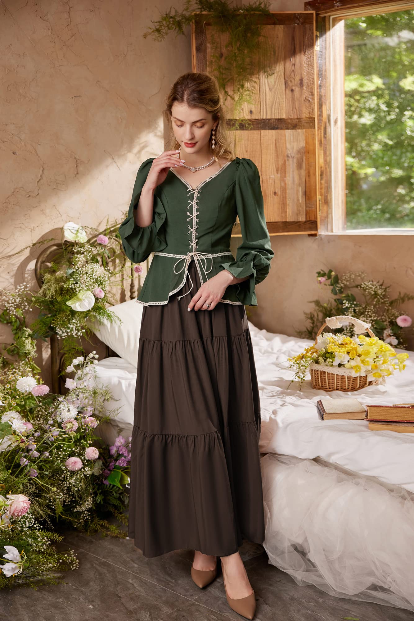 Scarlet Darkness womens Classic: Medium Coffee