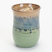 Vista 17 de Clay in Motion - Taza calentadora de manos para diestros, diseño Misty Green