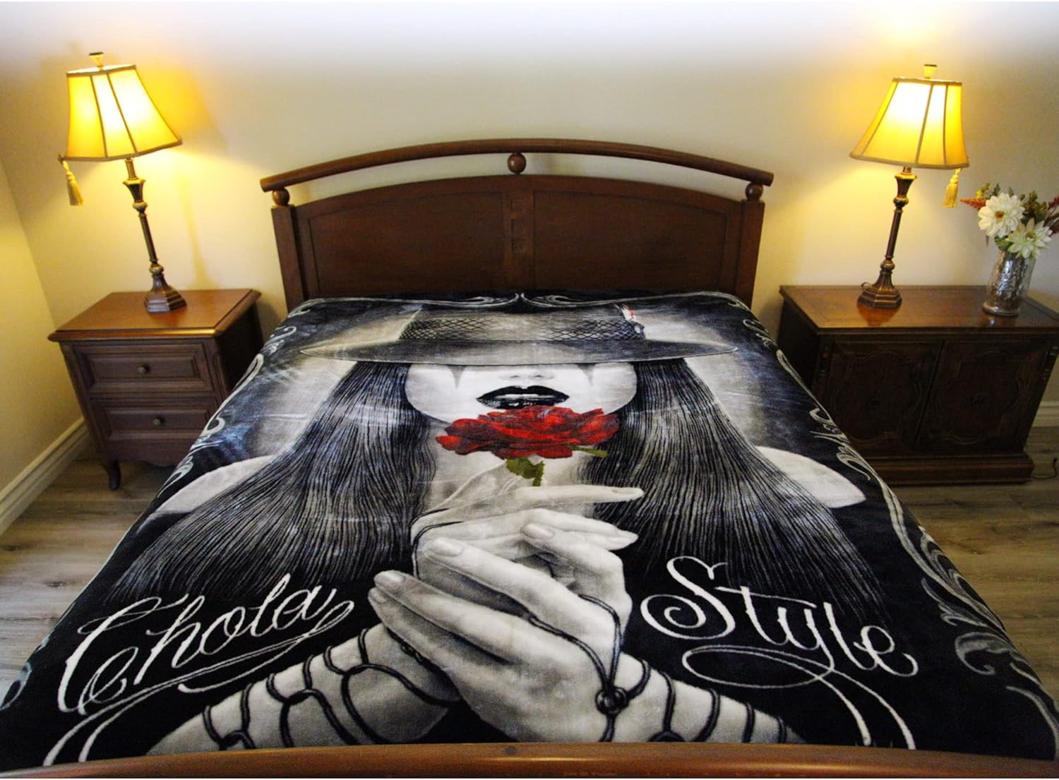 Plush Throw Blanket - Chola Style - Queen Bed 79"x 95" - Faux Fur Blanket for Beds, Sofa, Couch, Picnic, Camping