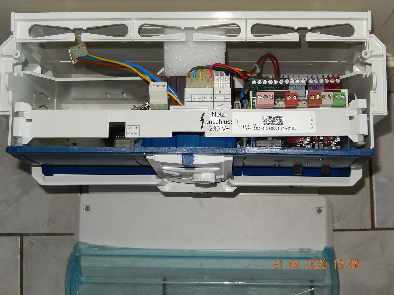 Internal wiring and connection terminals of the Buderus Logamatic R 4126 S 32 unit