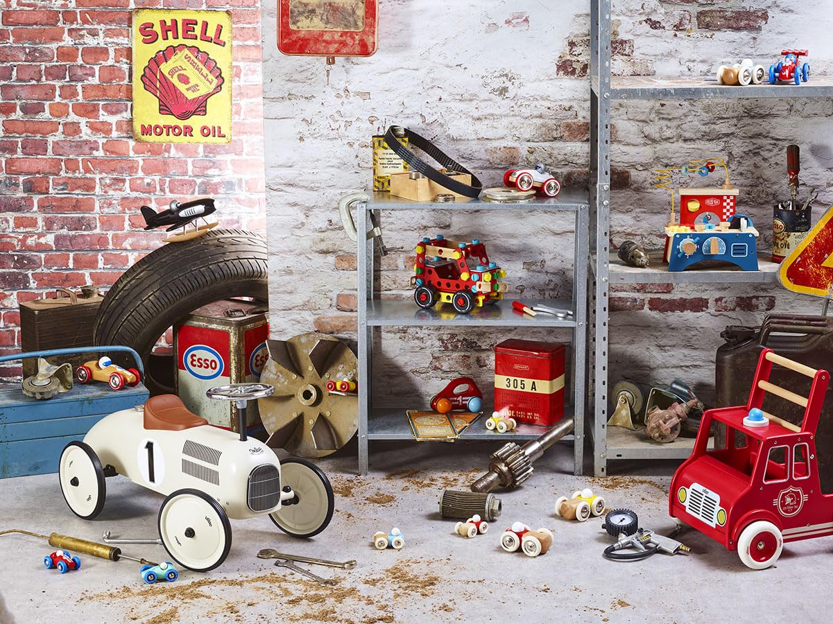 Vilac - Chariot de Marche en Bois - Camion de Pompiers - Stable et Durable - idéal pour l'apprentissage de la Marche dès 1 an - Design Vintage - Roues silencieuses - Compartiment pour Doudou