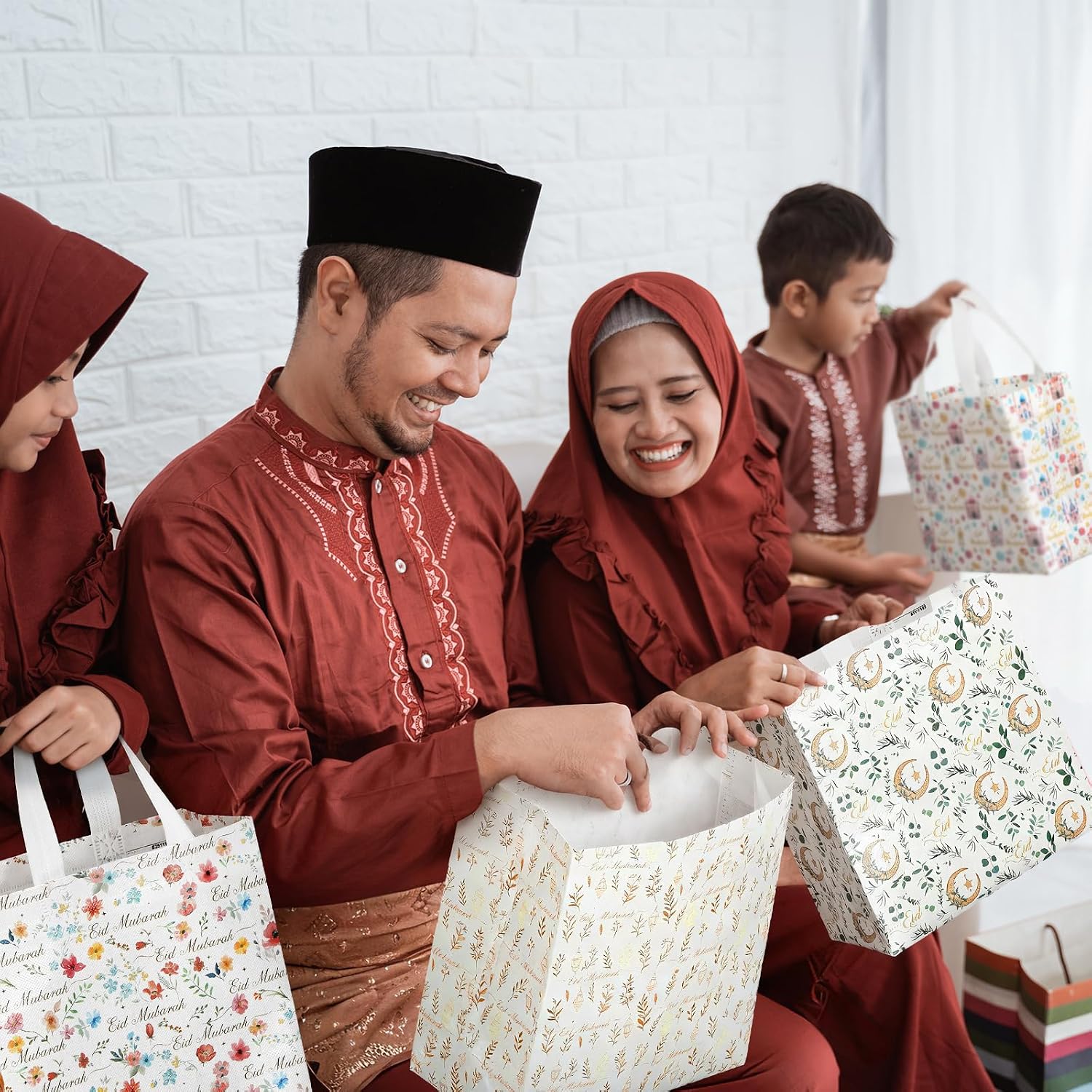Amylove 24 Pcs Reusable Eid Mubarak Gift Bags with Handles Non Woven Ramadan Goodie Bags Eid Mubarak Party Favor Treat Gift Wrapping Shopping Tote Ramadan Party Supplies 9.2" x 8.7" x 4.3" image 4