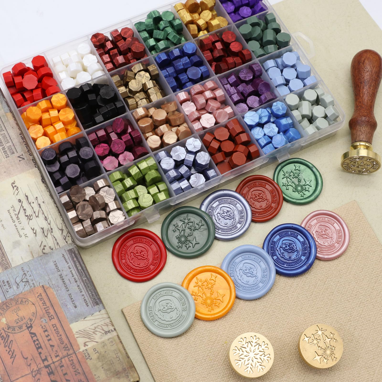 Weihnachtswachssiegel-Set, Weihnachtsmann und Sternstempel mit Perlen in 24 Farben, 600 Stück, elektrischer Wärmer, Löffel, Metallstifte, Karte und Umschlag zum Versiegeln von Briefen