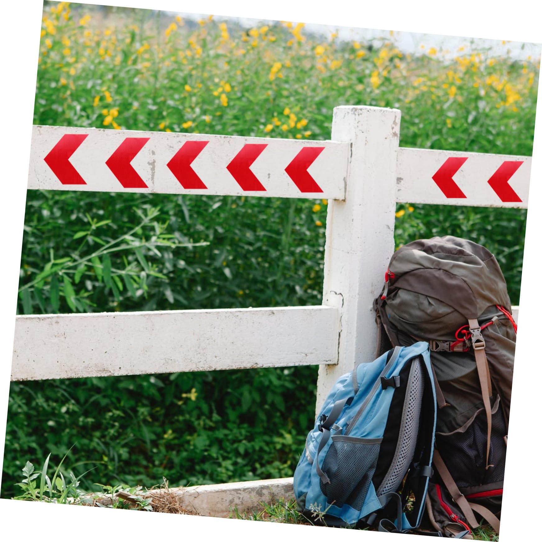 Baluue Ruban Réfléchissant Adhésif en Pvc Flèche Large, Autocollant de Signalisation pour Sécurité Routière et Situations D'urgence, Résistance Adhésive Forte, Visibilité Améliorée
