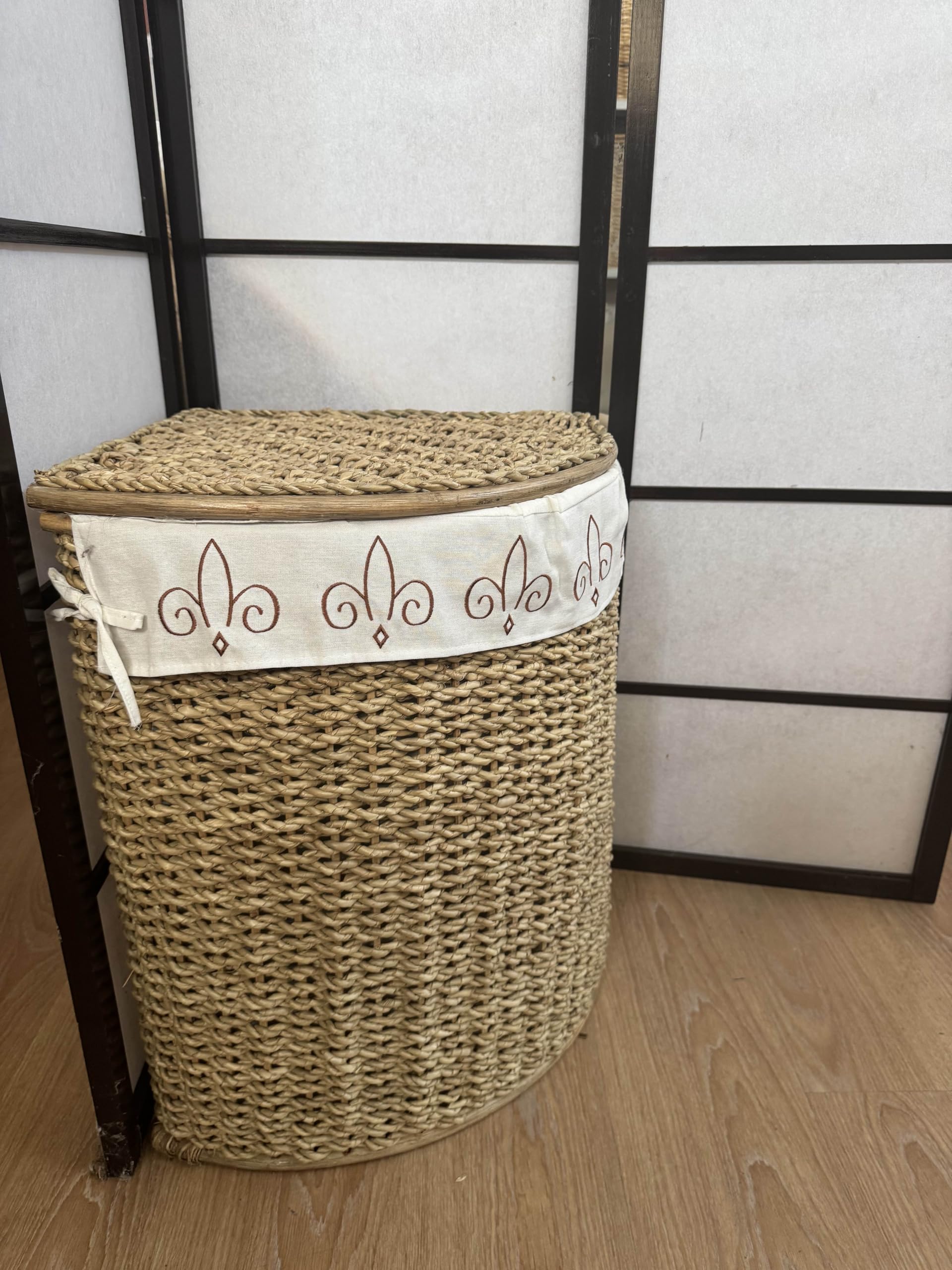 Portabiancheria ad Angolo in Fibra Naturale vimini 35x35x55 cm con Coperchio – Cesto Porta Biancheria con Fodera Interna in Cotone Rimovibile
