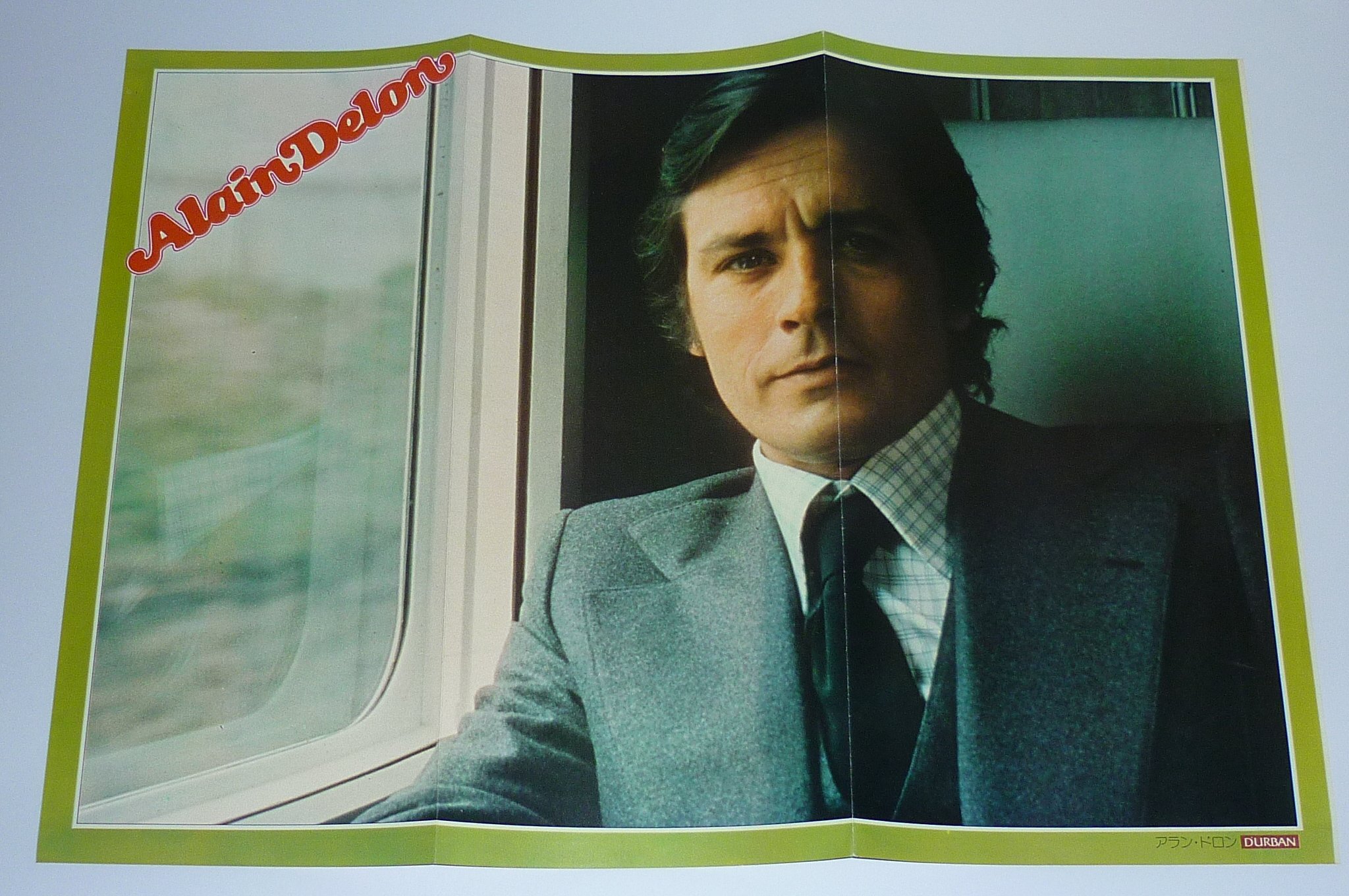 アラン・ドロン　カタログ アラン・ドロン、美品1985年Mazda 新カペラ カタログ - メルカリ