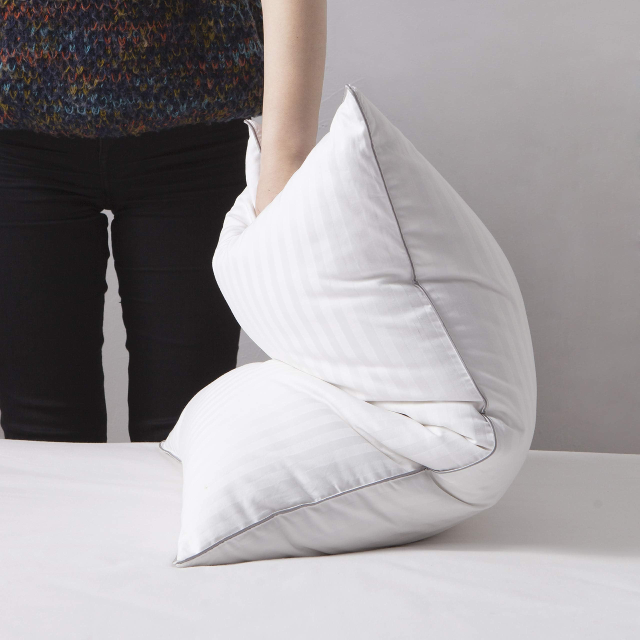L LOVSOUL Goose Down Feather Pillow