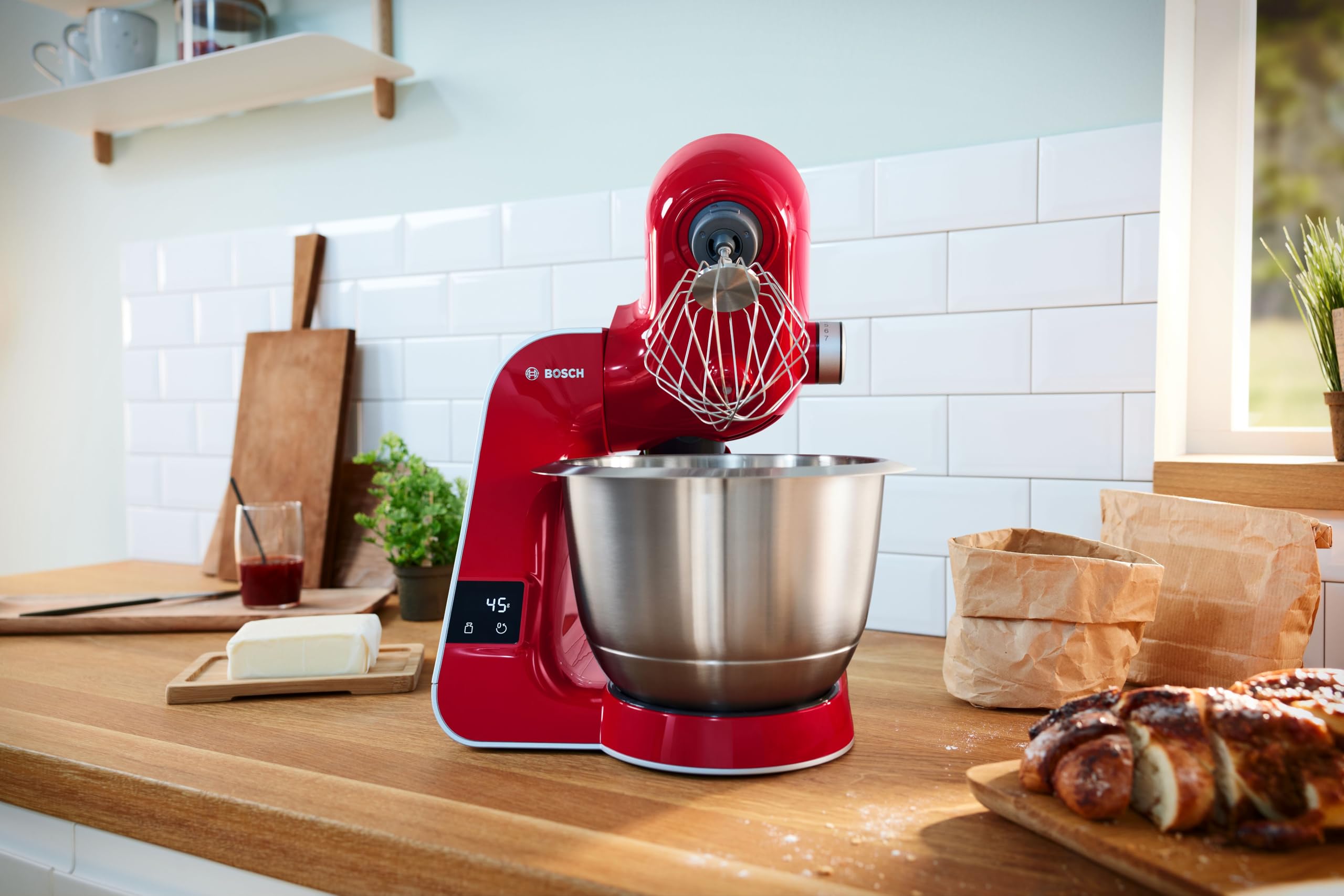 Bosch Küchenmaschine Serie 4, integrierte Waage, Edelstahl-Schüssel 3,9 L, Mixer 1,25 L, Kunststoff-Schüssel, spülmaschinenfest, 3x Rührelemente, Durchlaufschnitzler, 1000 W, Dunkelrot, MUM5X734
