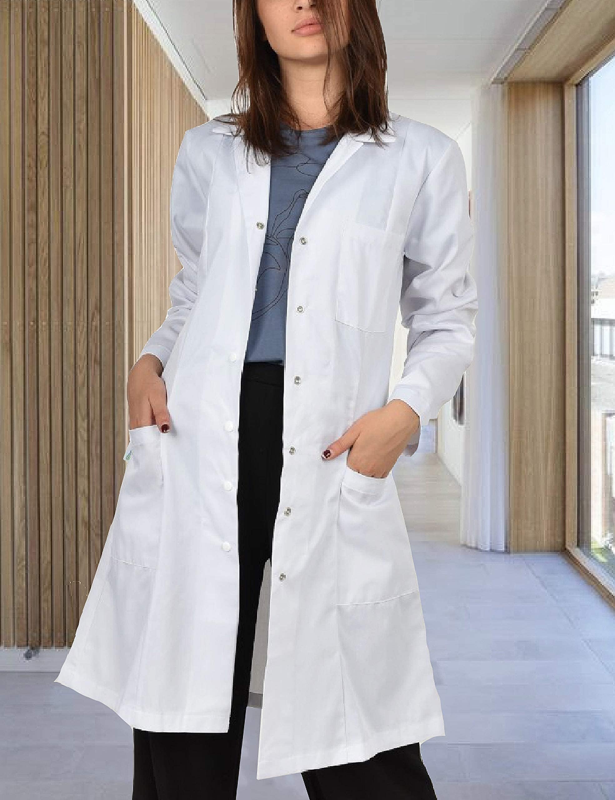 B-well Valeria Camice da Lavoro Donna, Camice Bianco da Laboratorio, Camice Bianco Donna, Camice Medico Donna con 3 Tasche e Chiusura Nascosta con i Bottoni a Pressione (EU Sizes) (44)