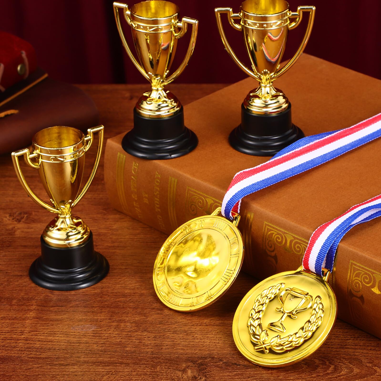 Set di 24 Medaglie e 24 Mini Trofei in Plastica Oro, Leggeri e Pratici da Trasportare, per Premiazioni Sportive e Competizioni di Bowling