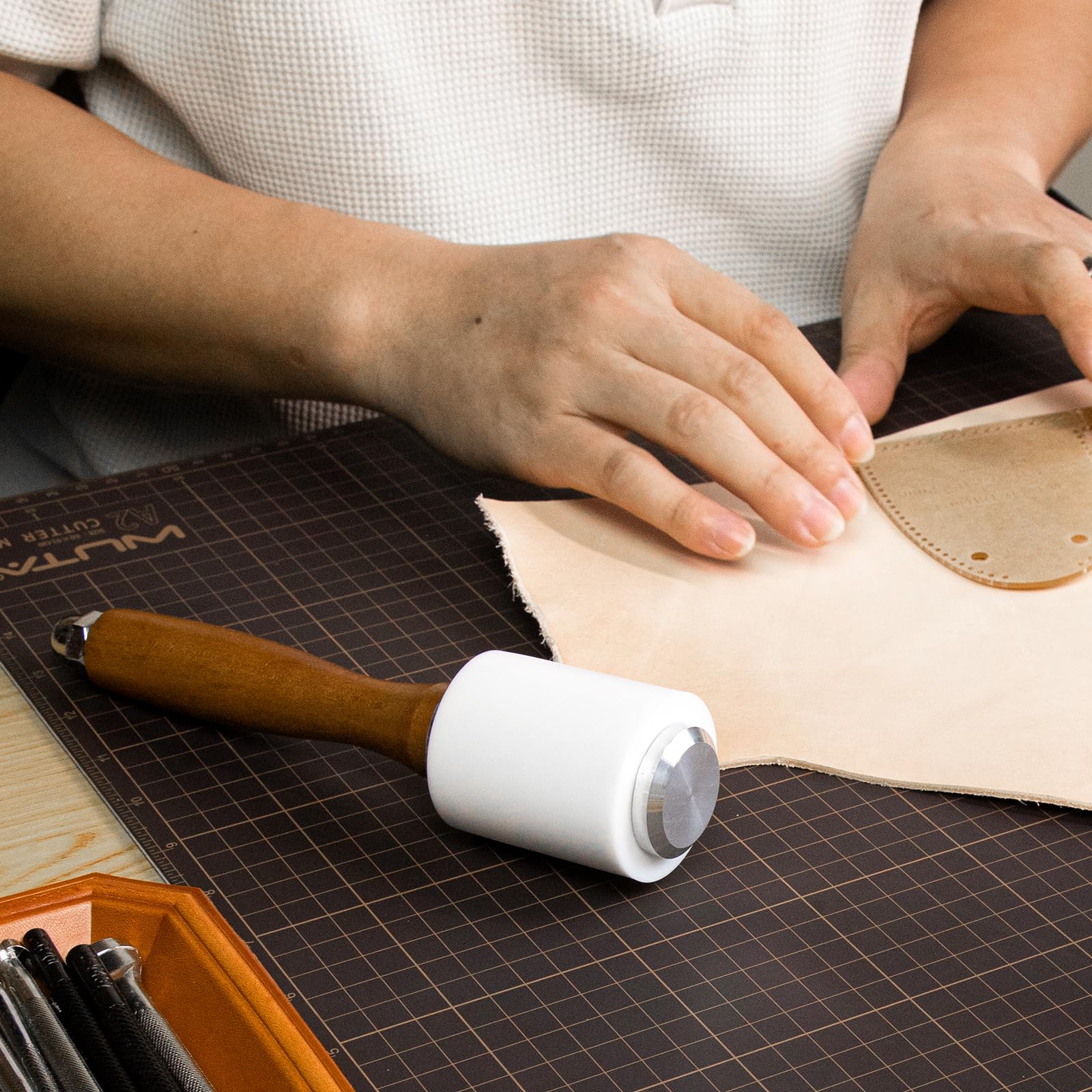 WUTA Martello da intaglio in pelle, 460 g, in nylon, manico in legno, strumento fai da te per artigianato in pelle