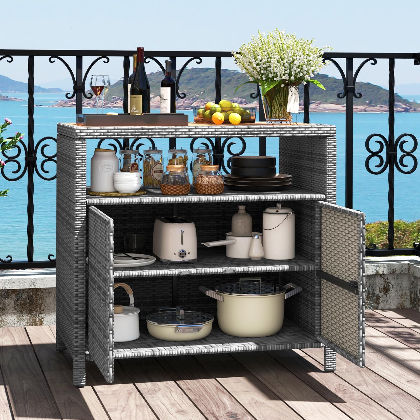 GYMAX Gartenschrank Rattan Terrassenschrank Doppeltür Akazienholz Arbeitsplatte offenes Regal Outdoor Aufbewahrungsschrank 90x53x86 cm Grau