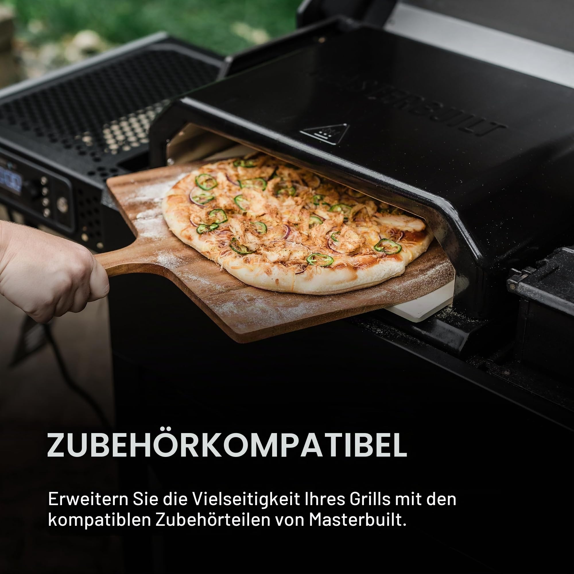 Meisterbuilt AutoIgnite 545 Digitaler Holzkohlegrill und Räucherofen mit digitaler Steuerung, App-Konnektivität, Anbratplatte, Mini-Trichter und 545 Koch-Quadratzoll in Schwarz, Modell MB20042724