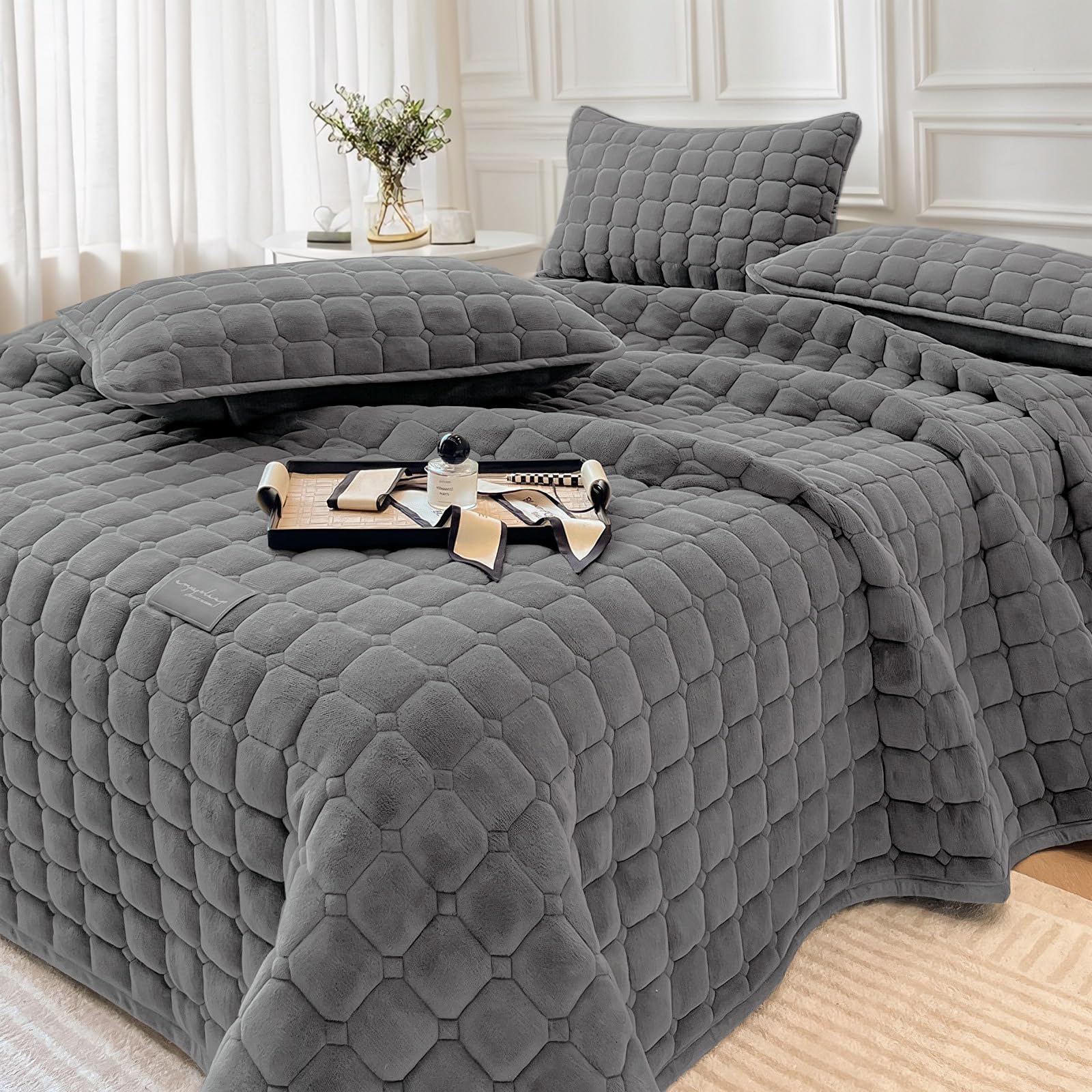 OKYUK Luxe fluwelen dekbedset kingsize, lichtgewicht fluwelen dekbedset, oversized sprei dekbedovertrek gewatteerde beddengoedset, met 2 bijpassende kussenslopen (marineblauw met beige, 229 x 269 cm