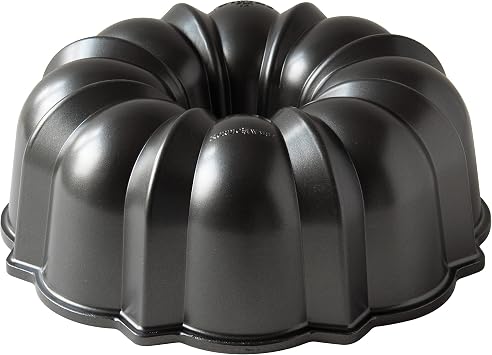 Nordic Ware Original Bundt Pan, Non-Stick Traditional Bundt Cake Tin, Durable Cast Aluminium Cake Pan Made in The USA, Colour Graphite