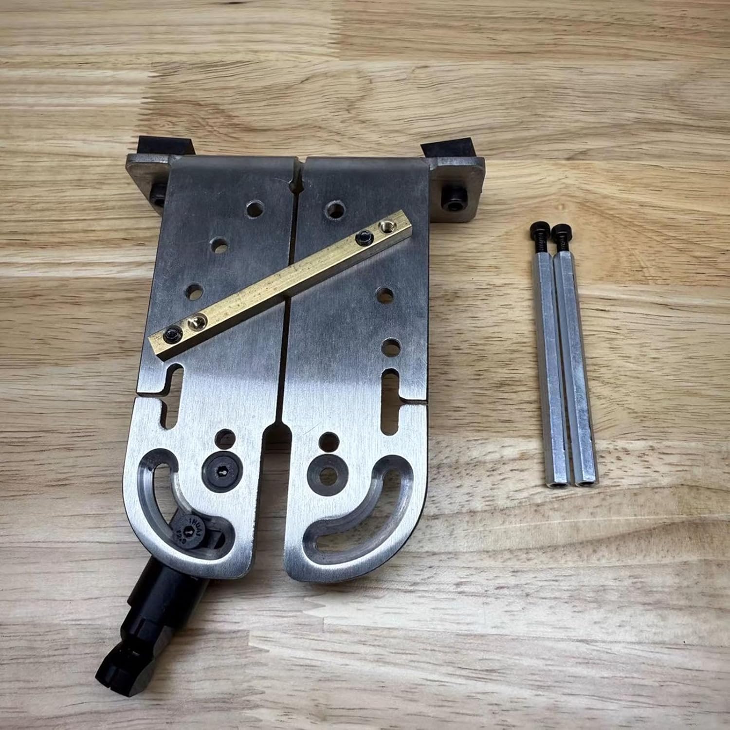 Colaxi Bench Pin Saw Vise Jewelry Making Table Clamp Portable Stainless Steel Clip Workbench Clamp for Repair Hobbyist Craft Sawing